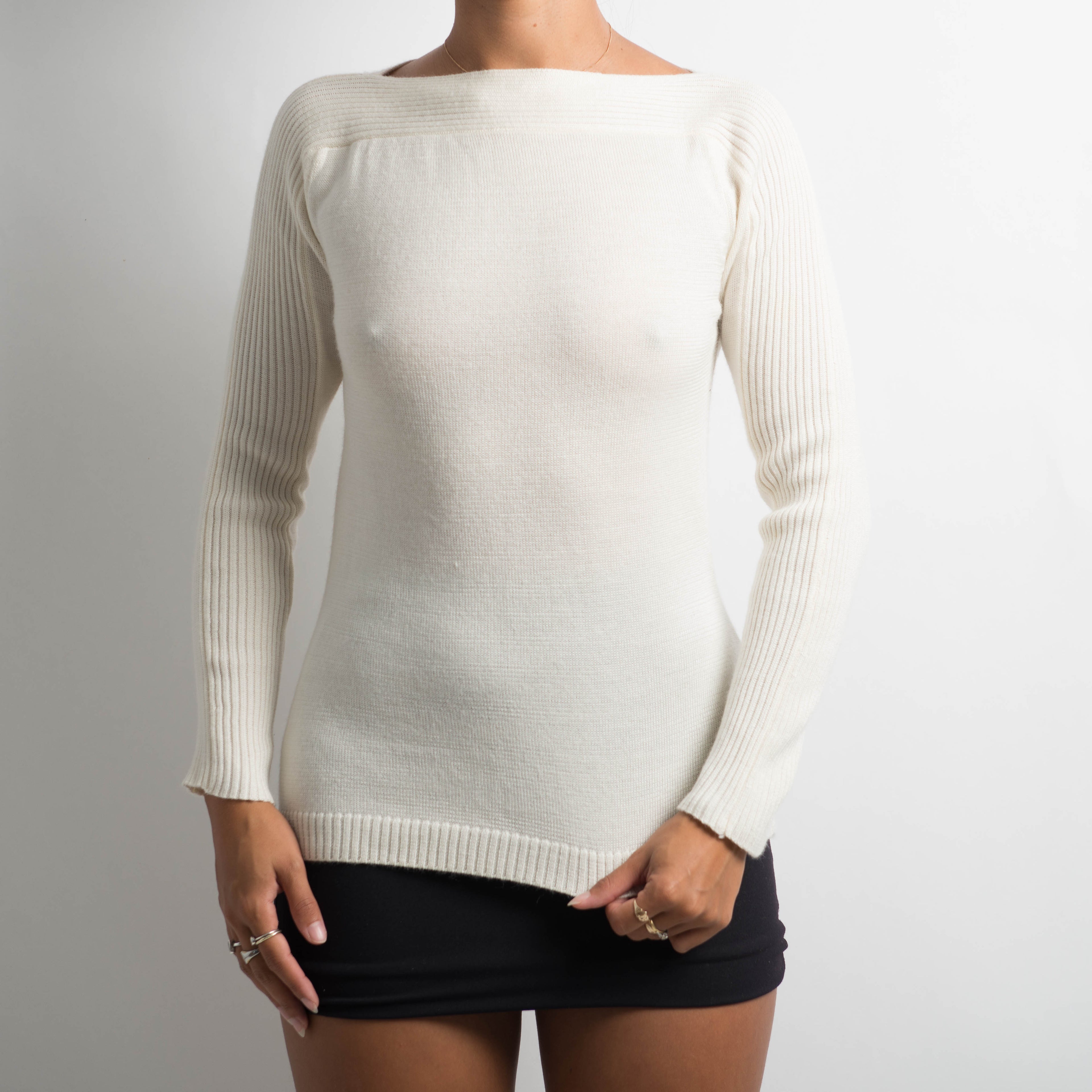 WHITE BOAT NECK KNIT TOP