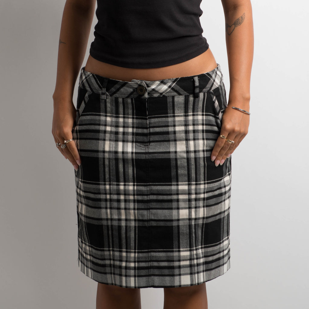 PLAID KNEE LENGTH SKIRT