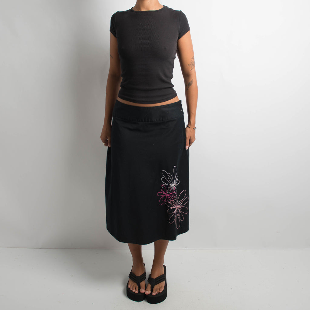 FLORAL EMBROIDERED SKIRT