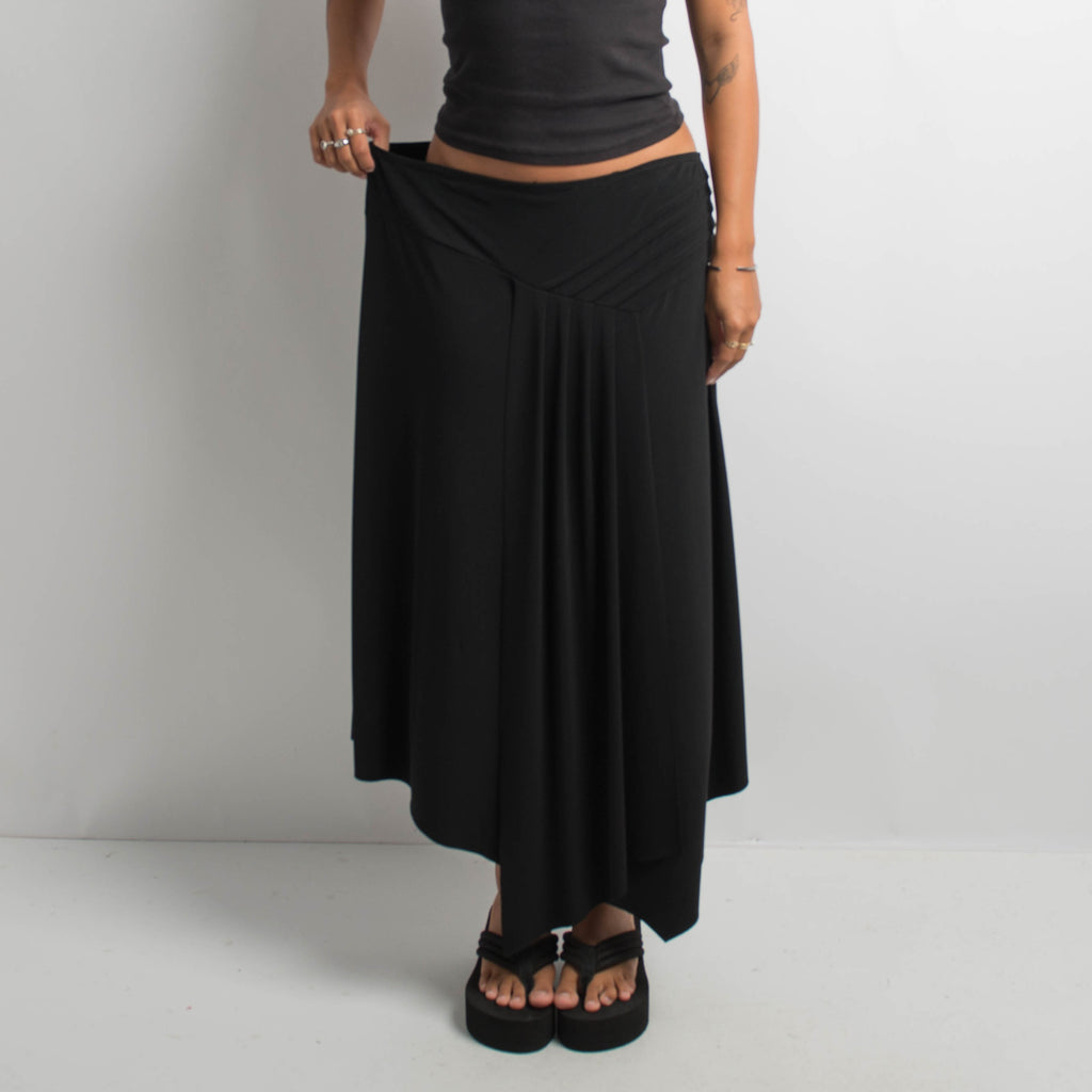 BLACK STRETCH MIDI SKIRT