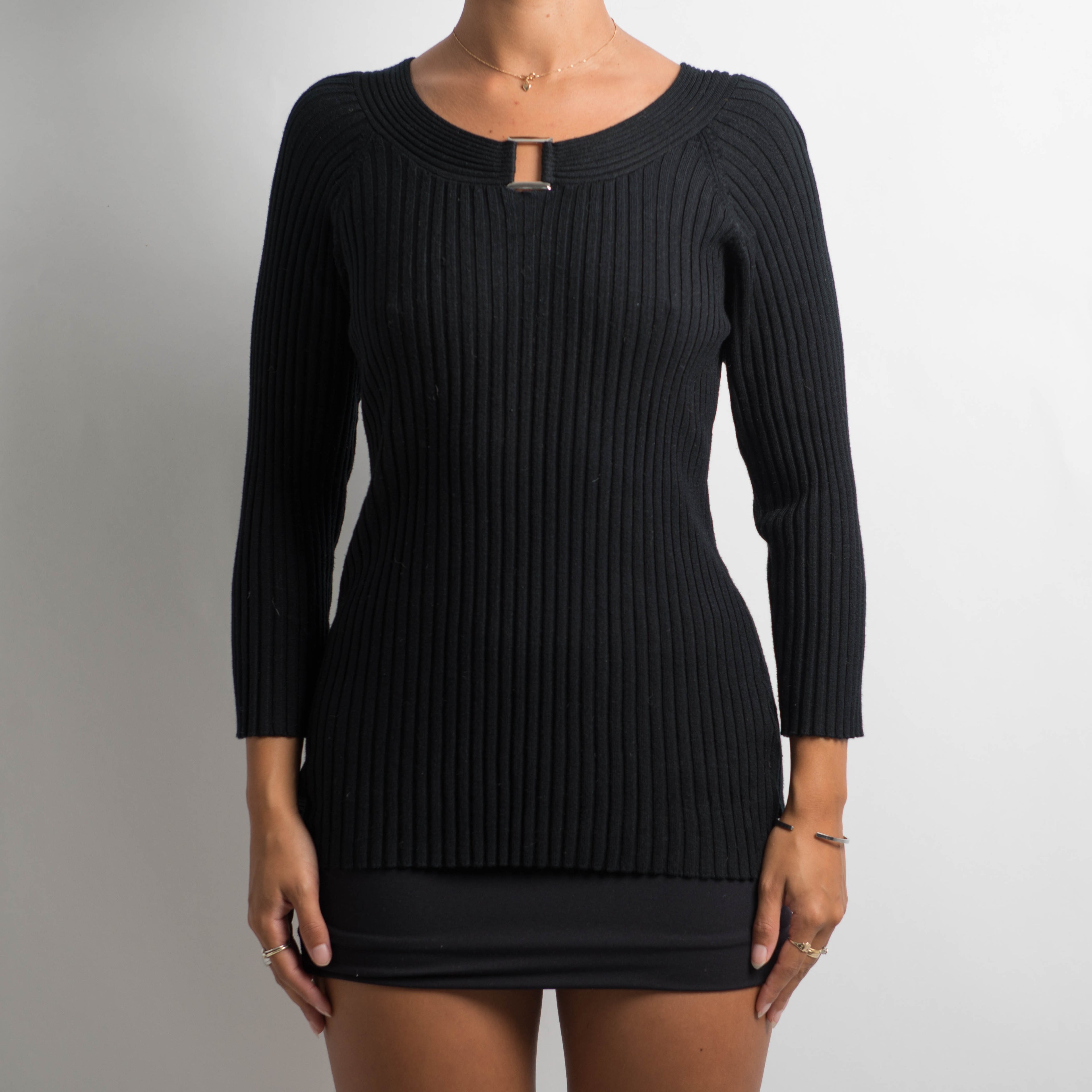 BLACK RIBBED LONG SLEEVE TOP