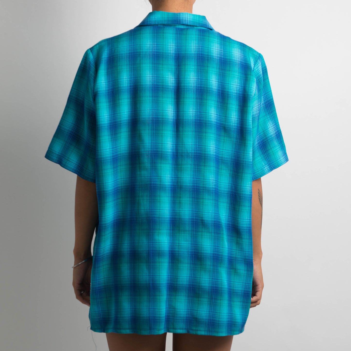 BLUE PLAID BUTTON UP BLOUSE