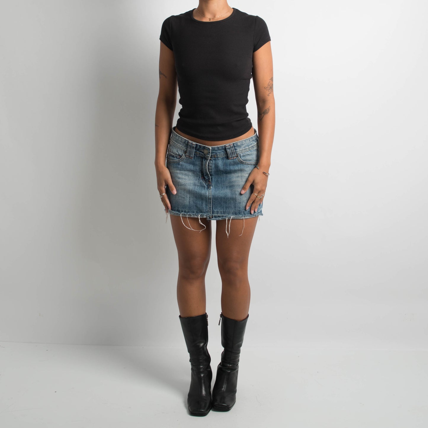 MID WASH DENIM MINI SKIRT