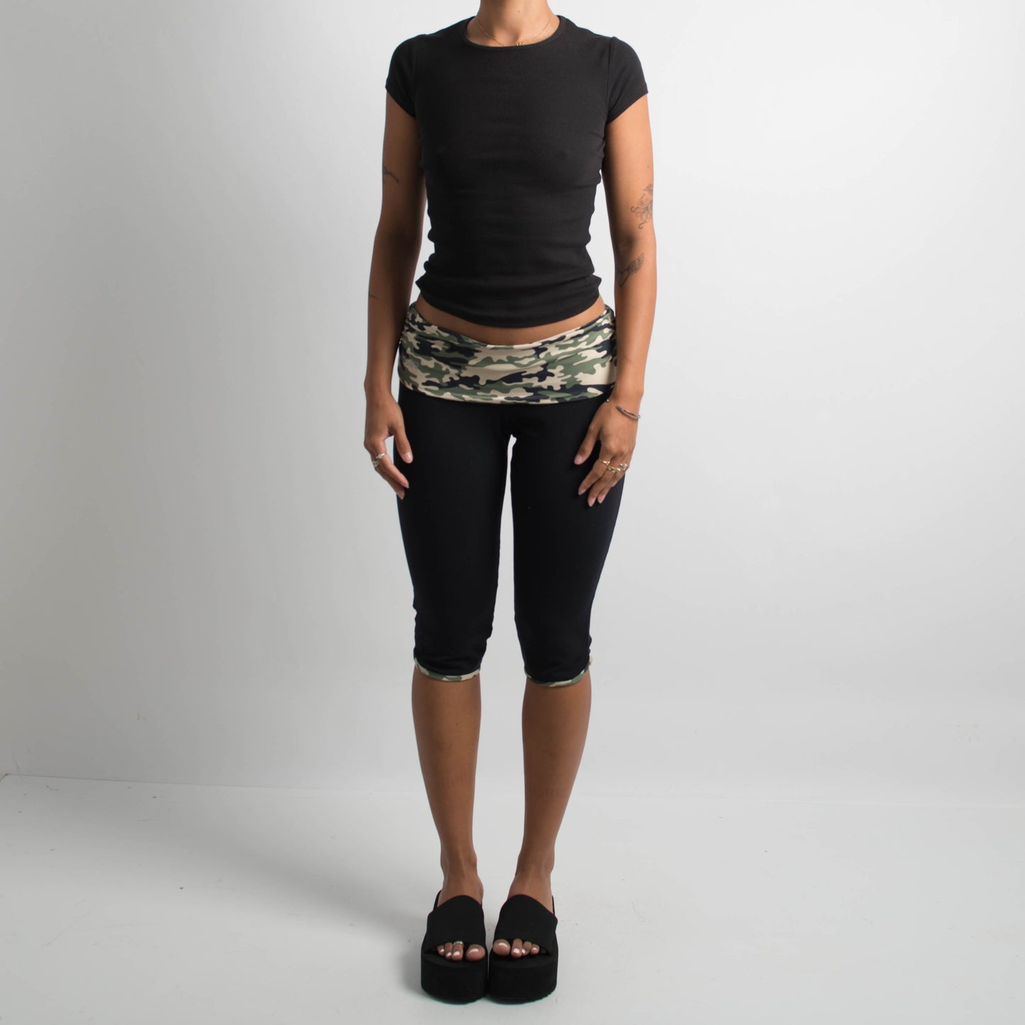 CAMOUFLAGE CAPRI LEGGINGS