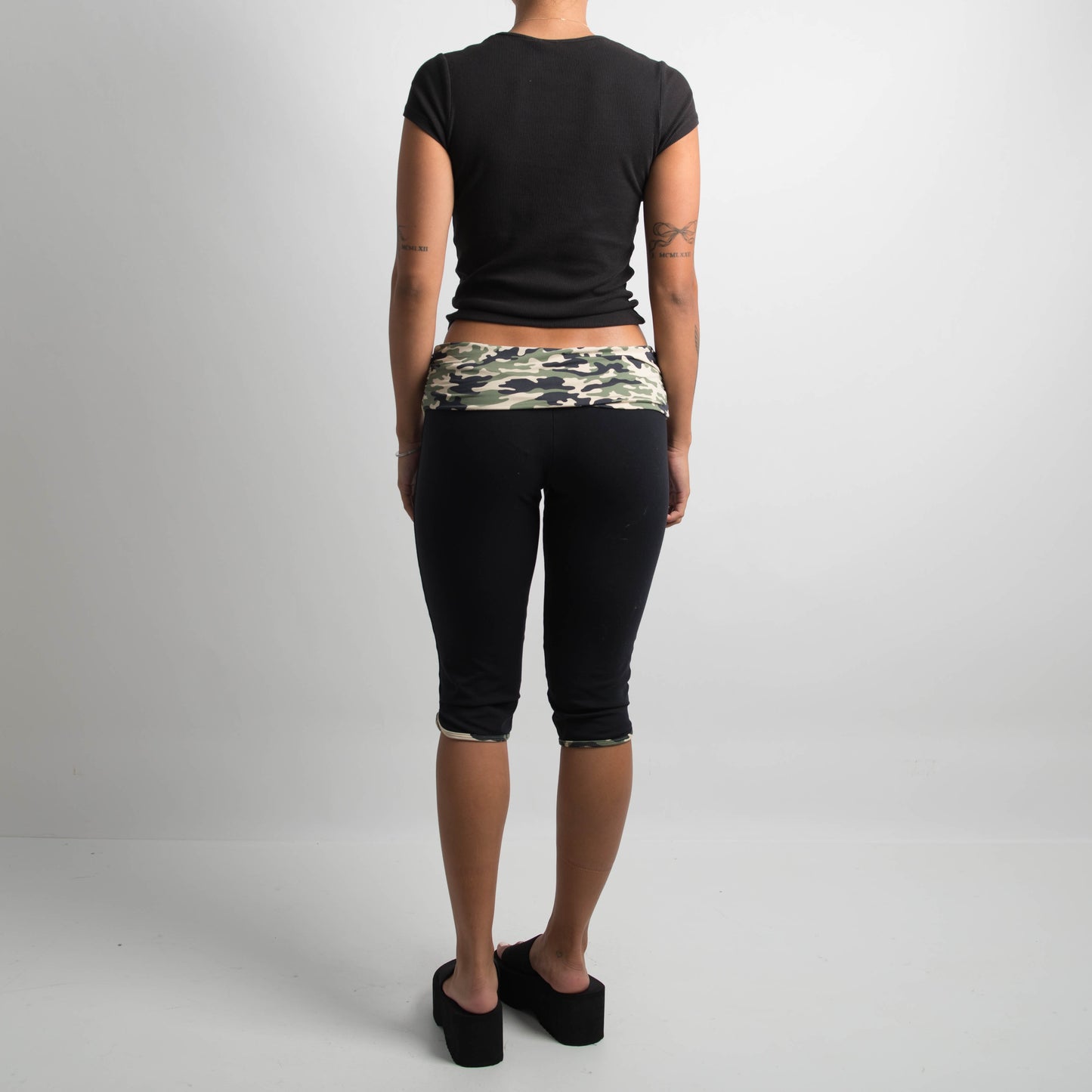 CAMOUFLAGE CAPRI LEGGINGS