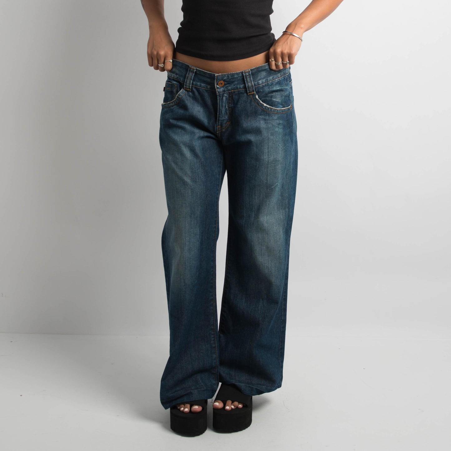 MID WASH WIDE LEG JEANS