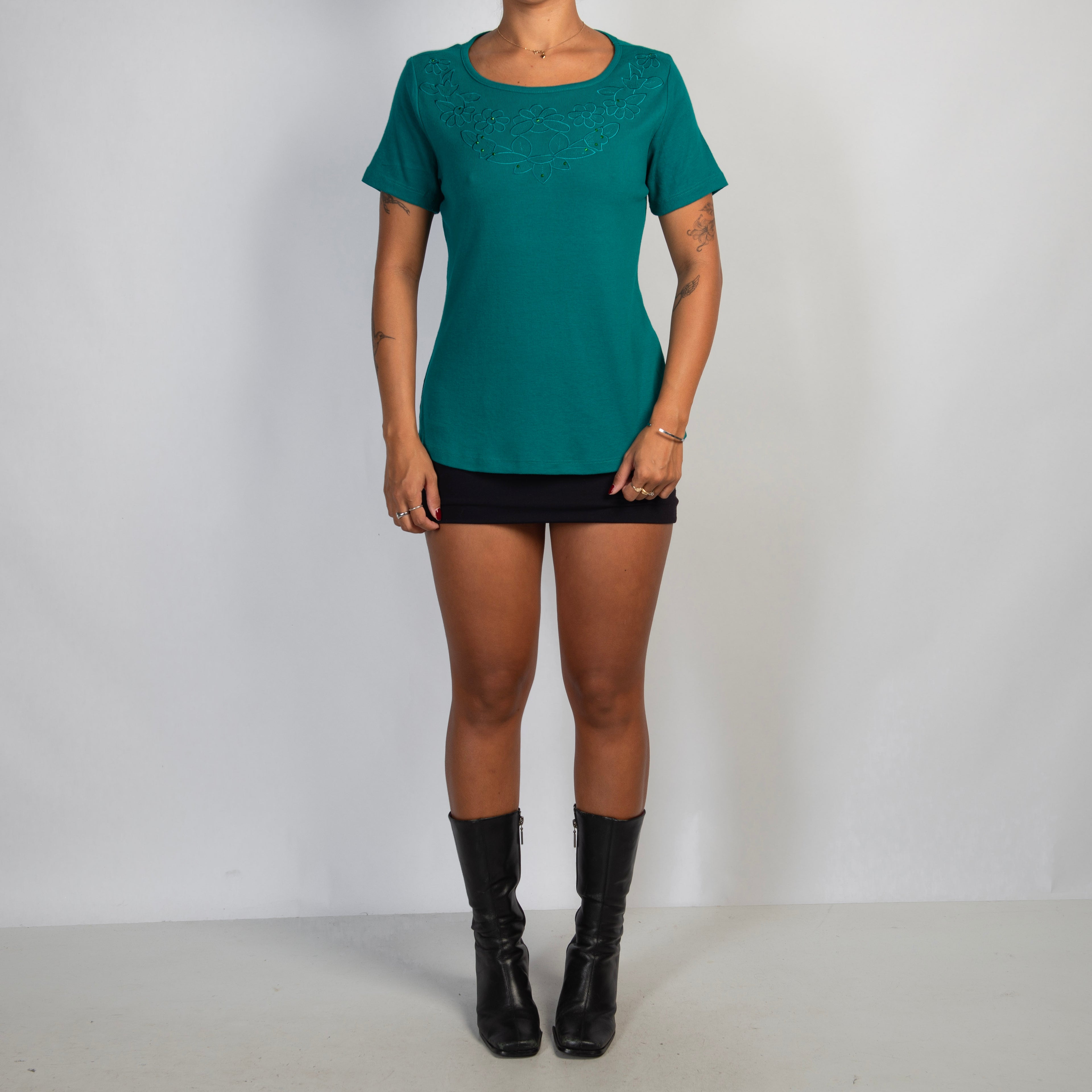 TEAL EMBROIDERED TEE