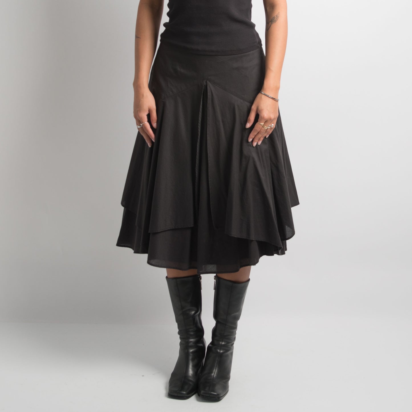 BLACK LAYERED MIDI SKIRT