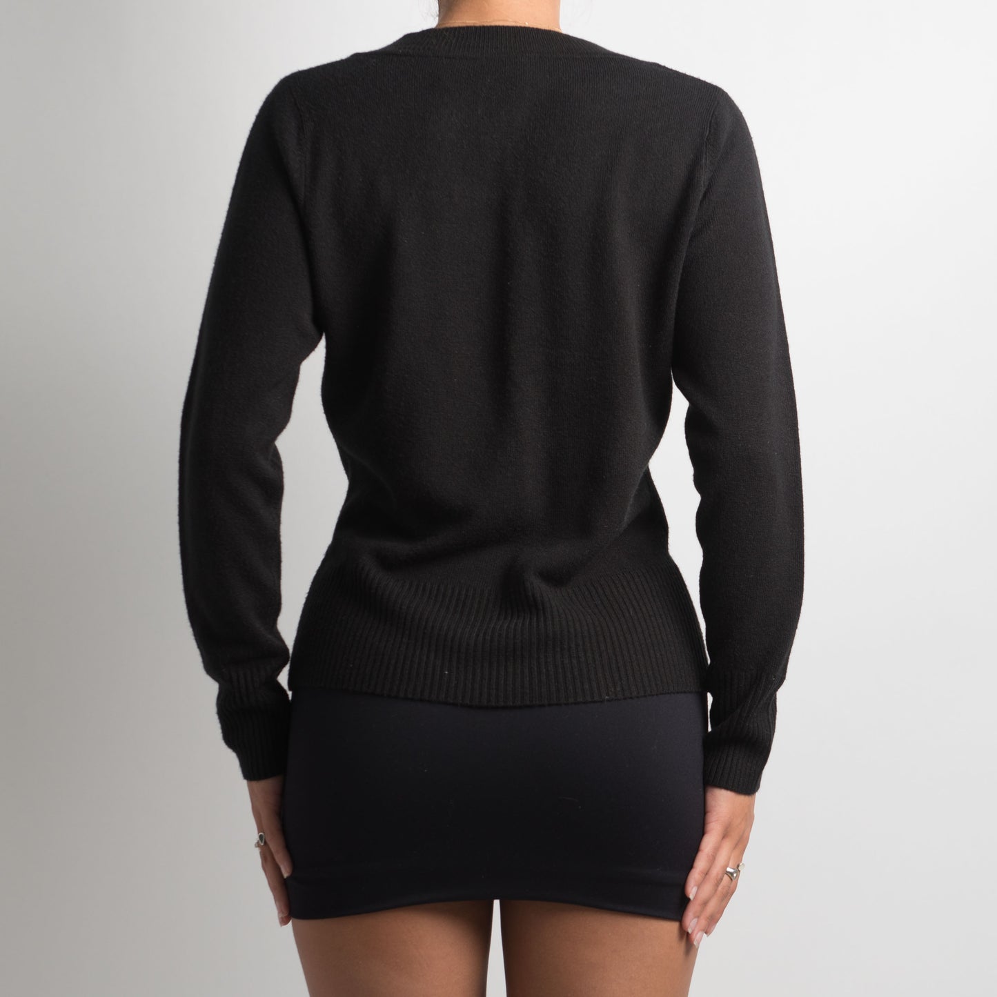 BLACK KNIT LONG SLEEVE