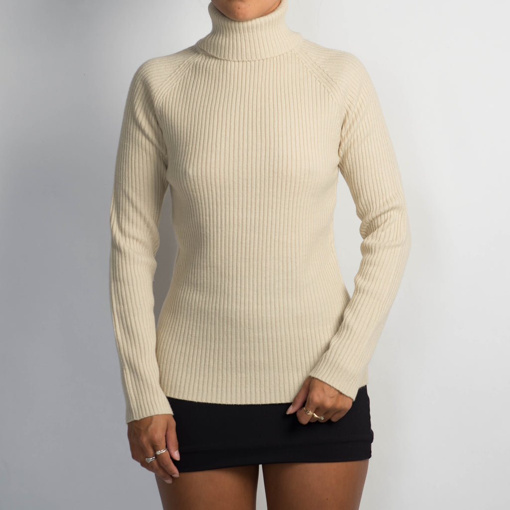 CREAM RIB TURTLENECK TOP