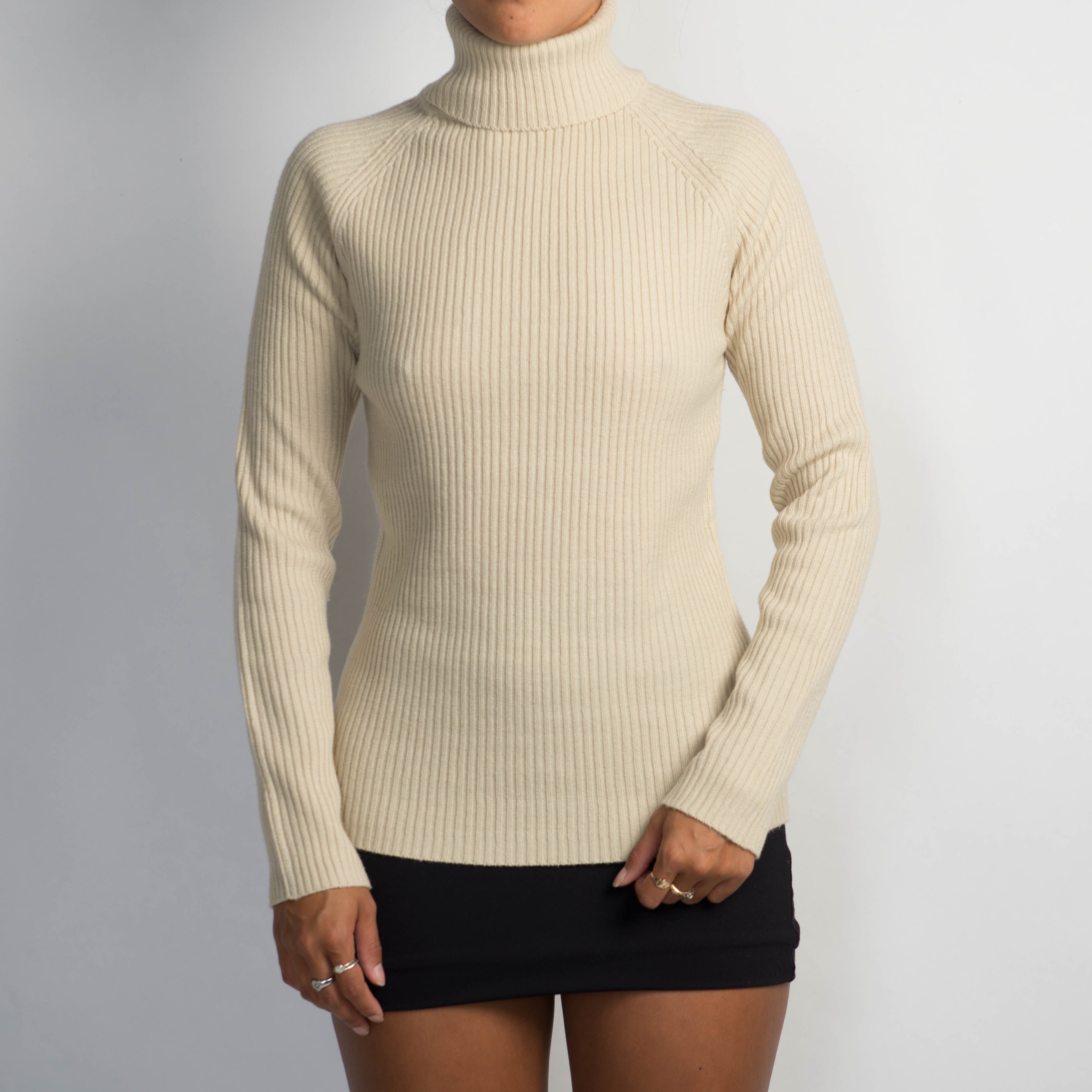 CREAM RIB TURTLENECK TOP