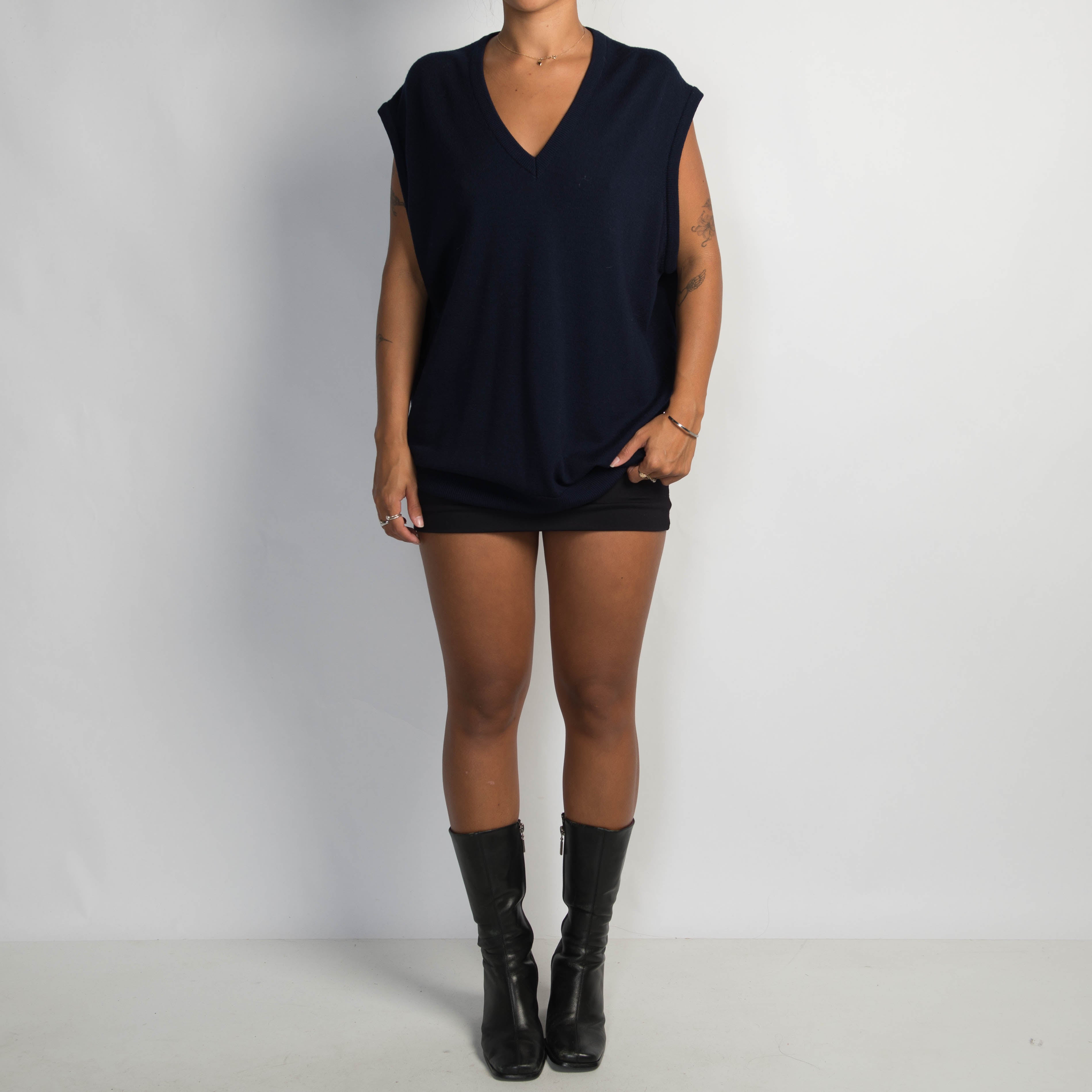 NAVY WOOL KNIT VEST