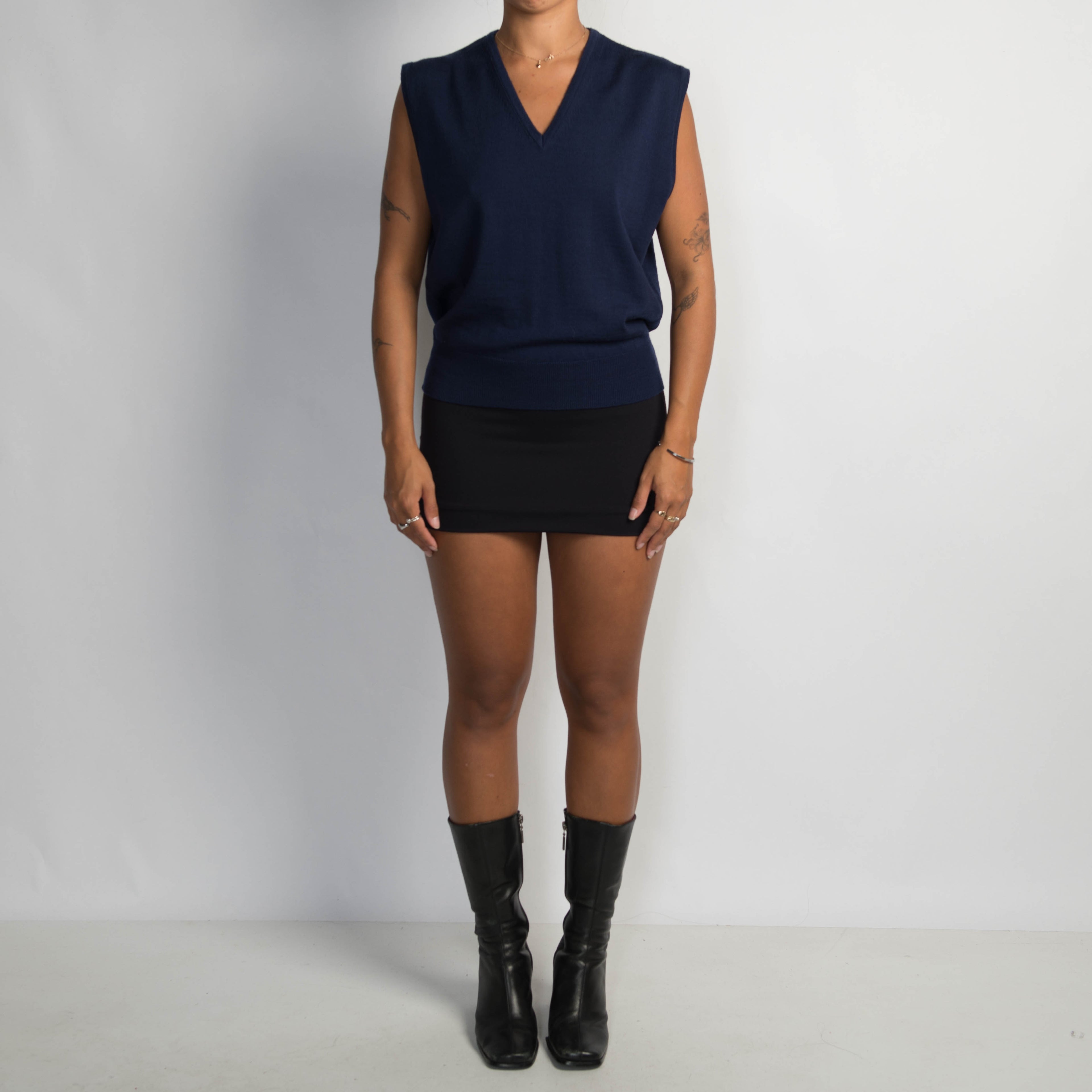 NAVY KNIT VEST