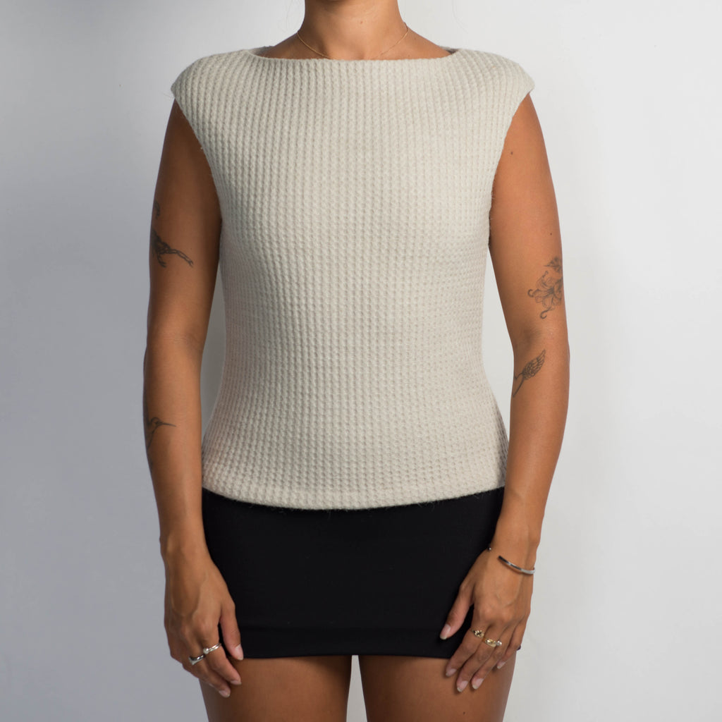 TEXTURED KNIT TOP