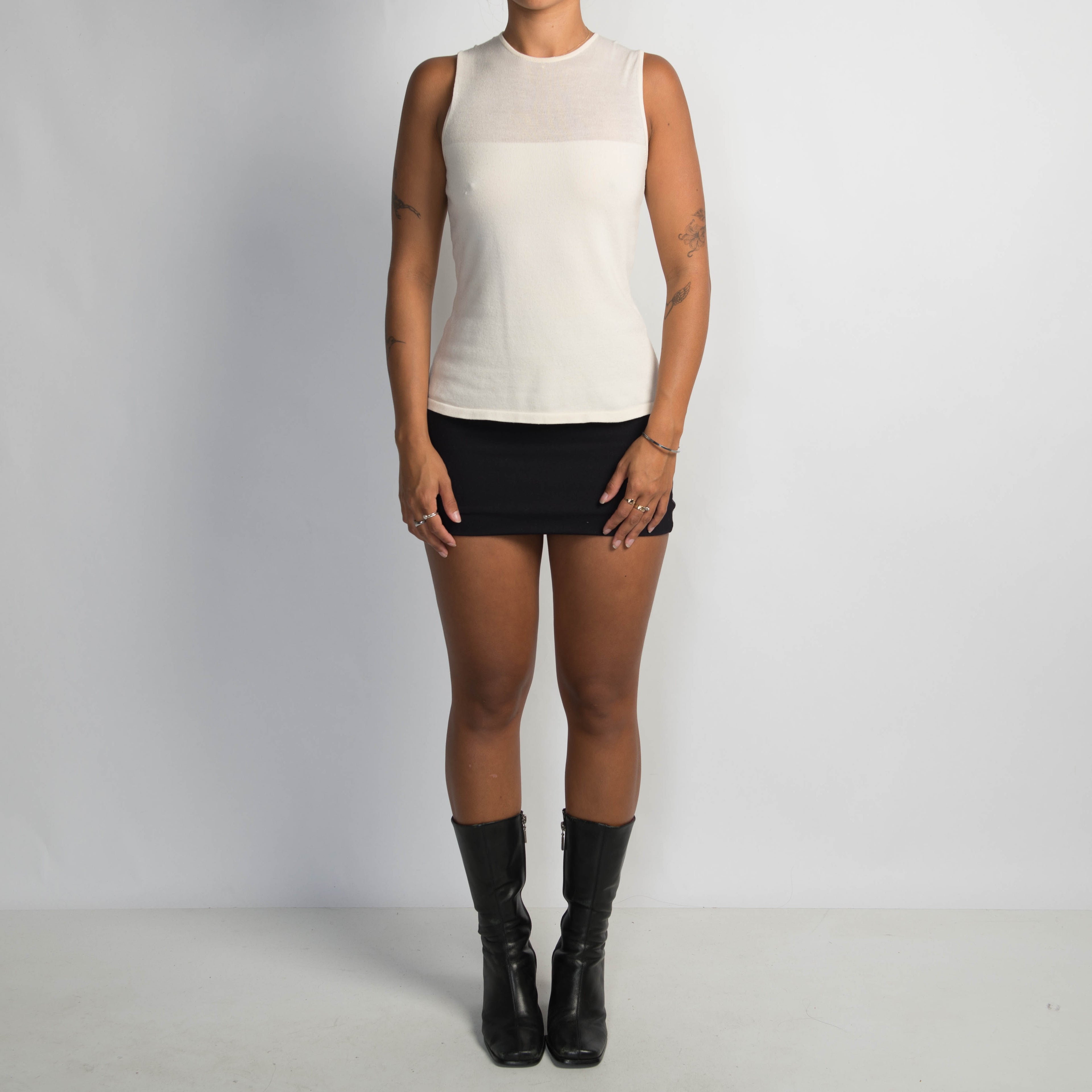 CREAM SLEEVELESS TOP