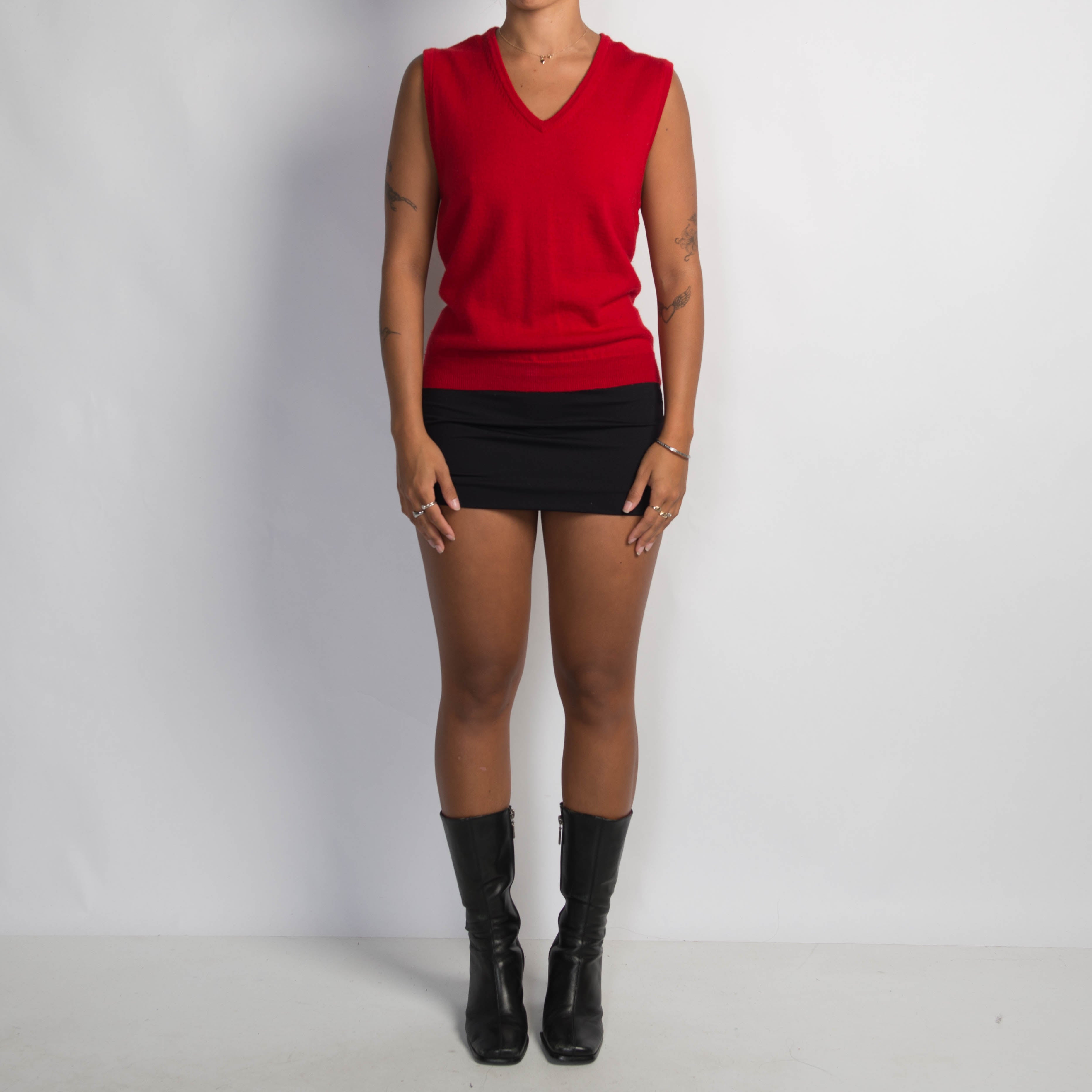 RED WOOL KNIT VEST
