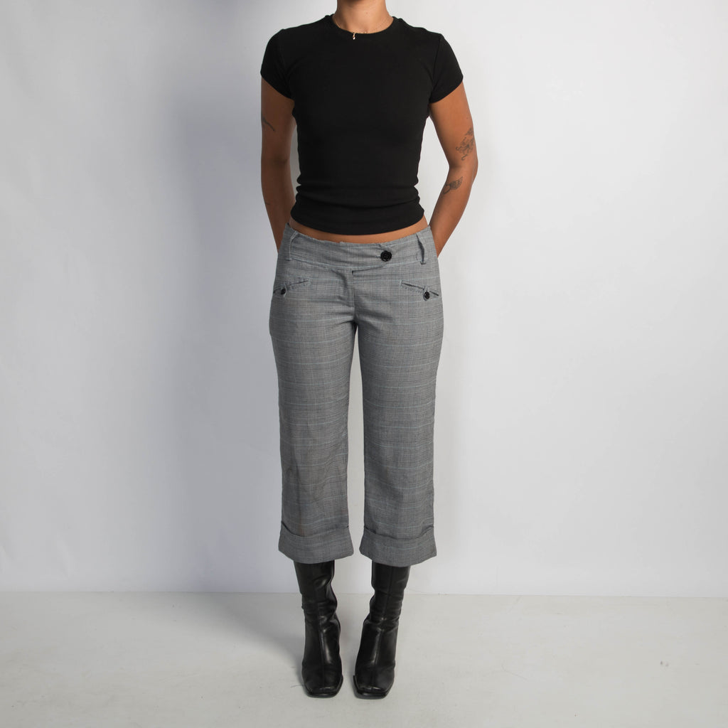 GREY PATTERN CAPRI PANTS