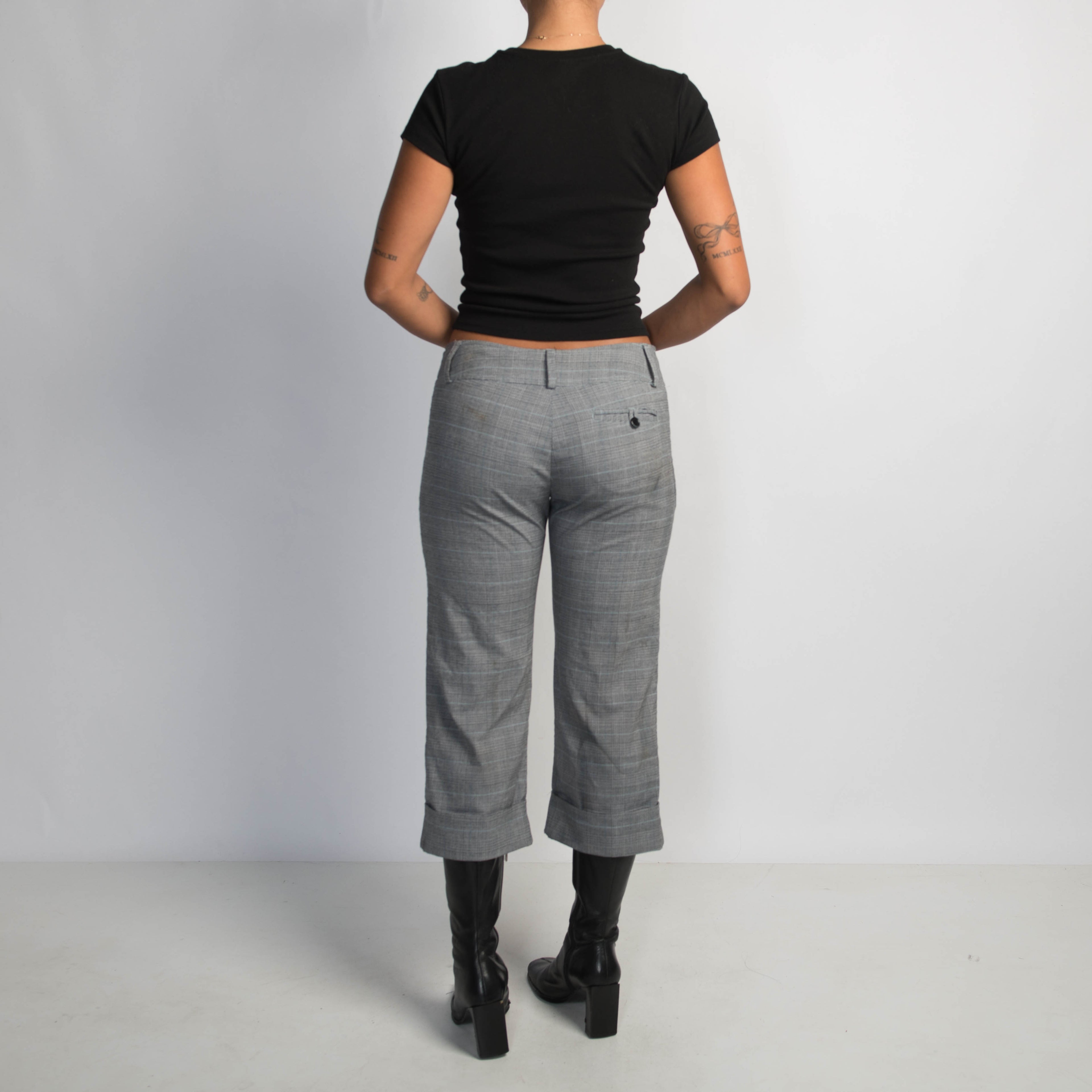 GREY PATTERN CAPRI PANTS