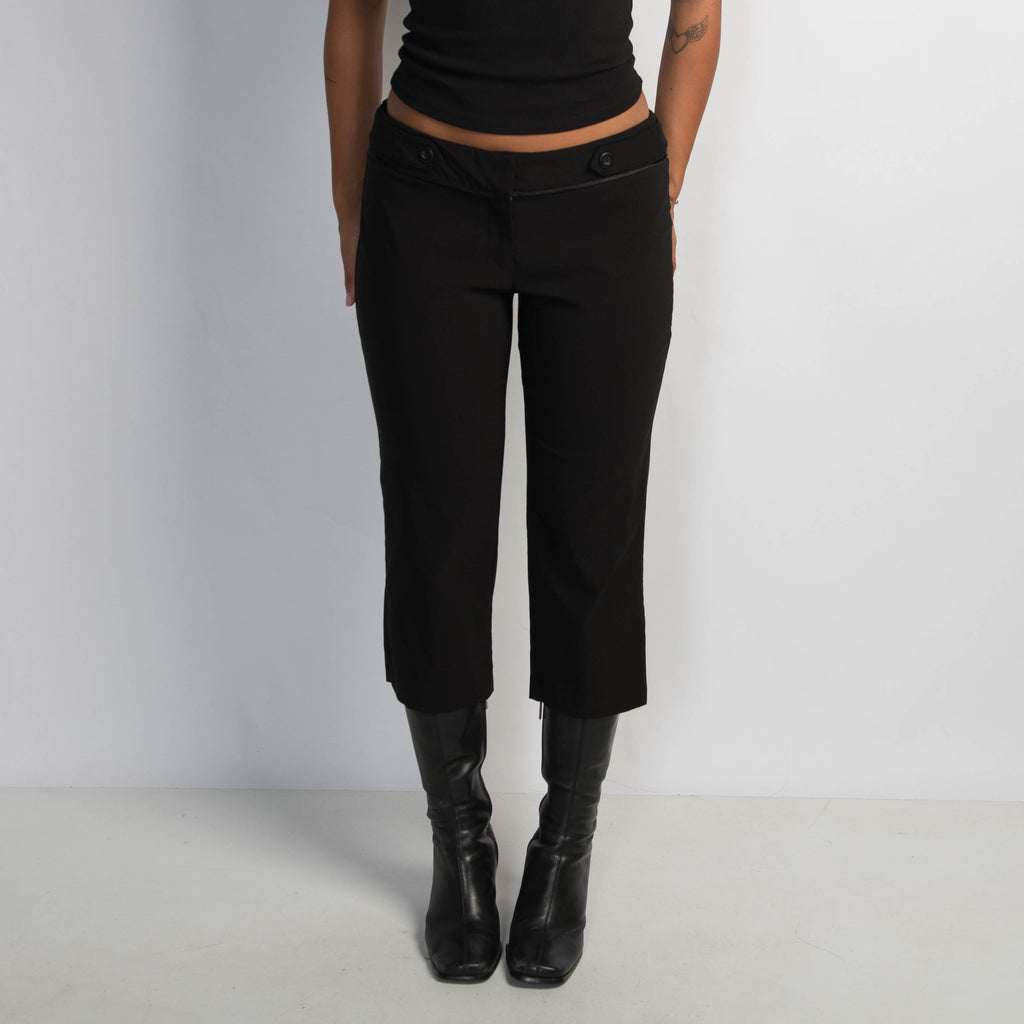 BLACK CAPRI PANTS