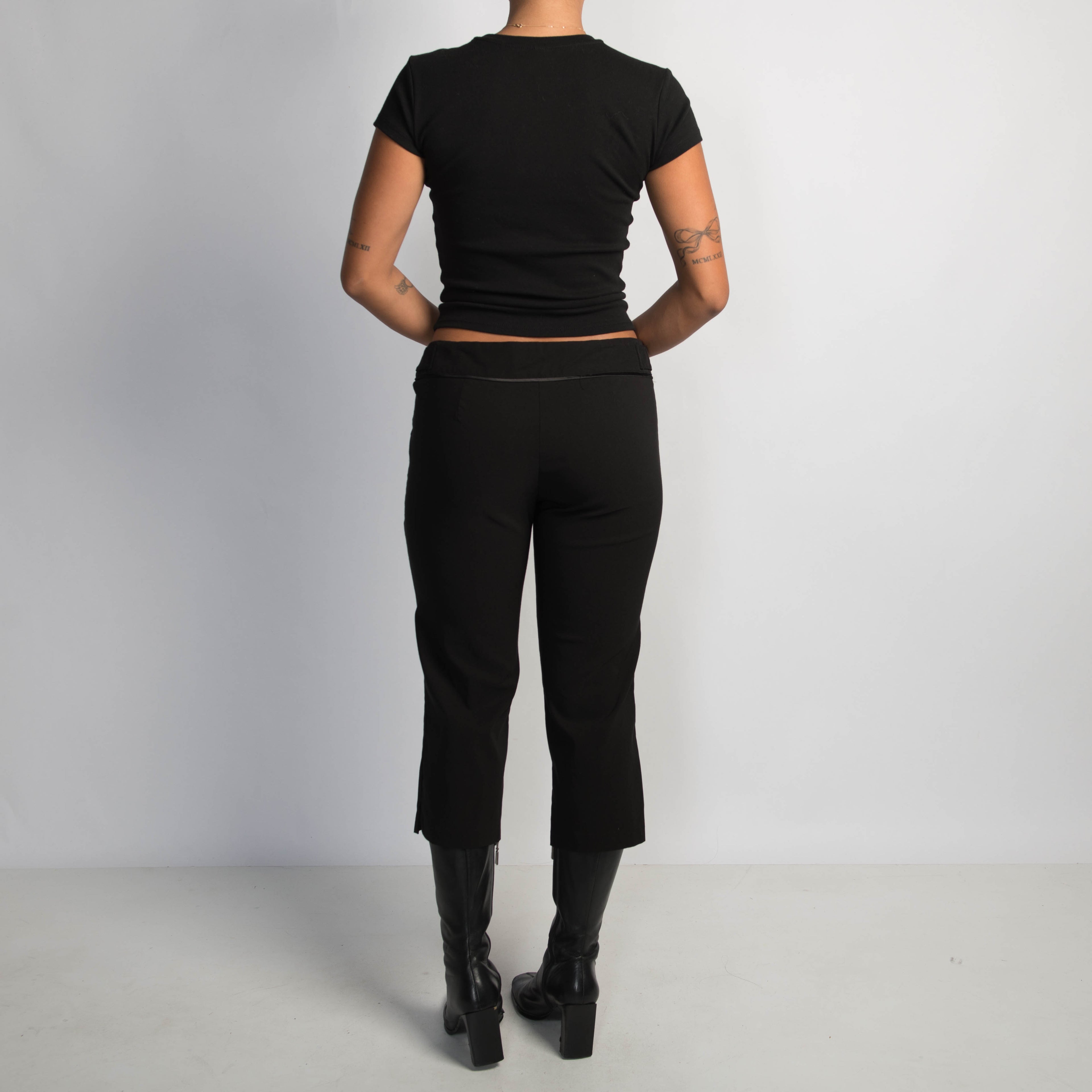 BLACK CAPRI PANTS