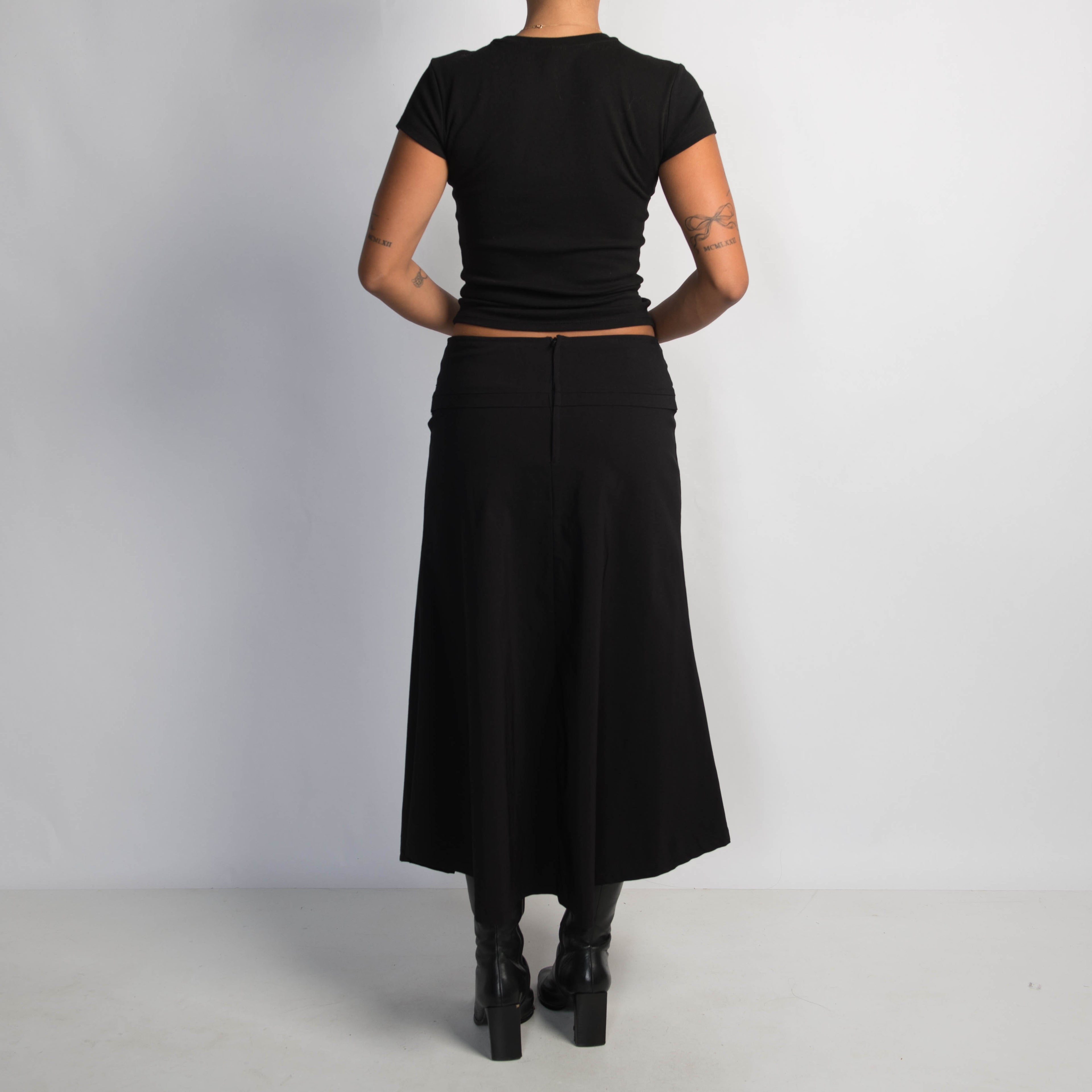 BLACK LONGLINE SKIRT