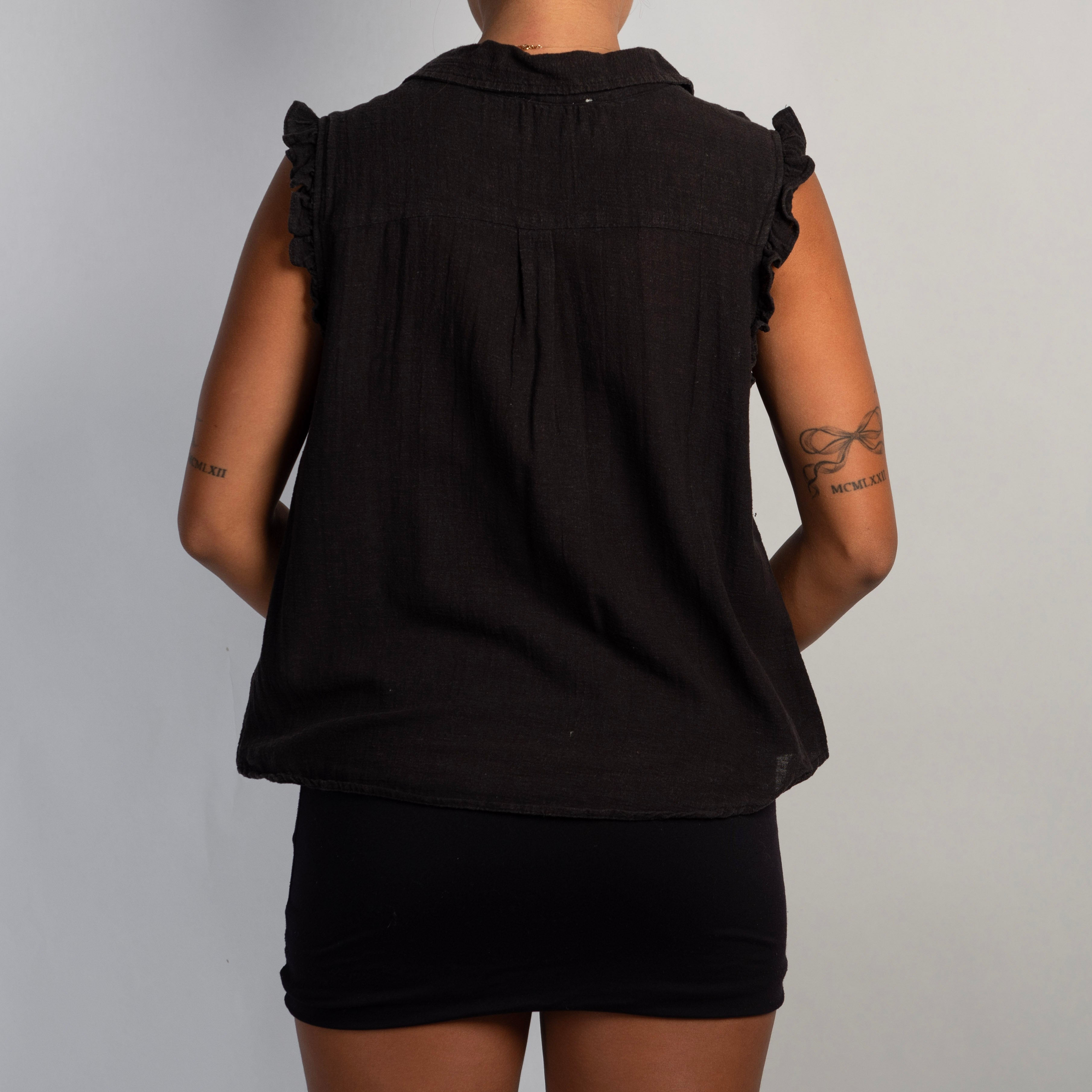 BLACK SLEEVELESS BLOUSE