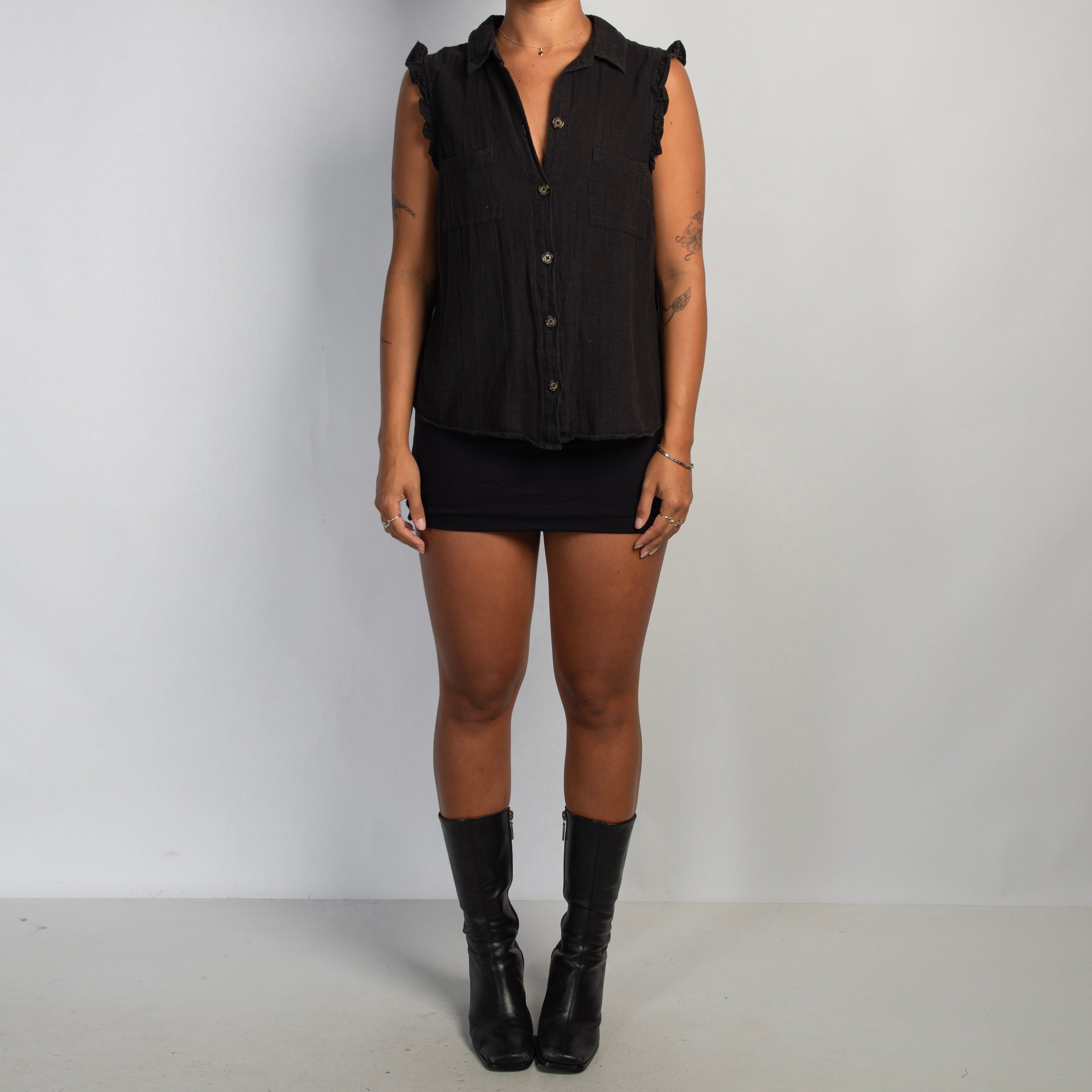 BLACK SLEEVELESS BLOUSE