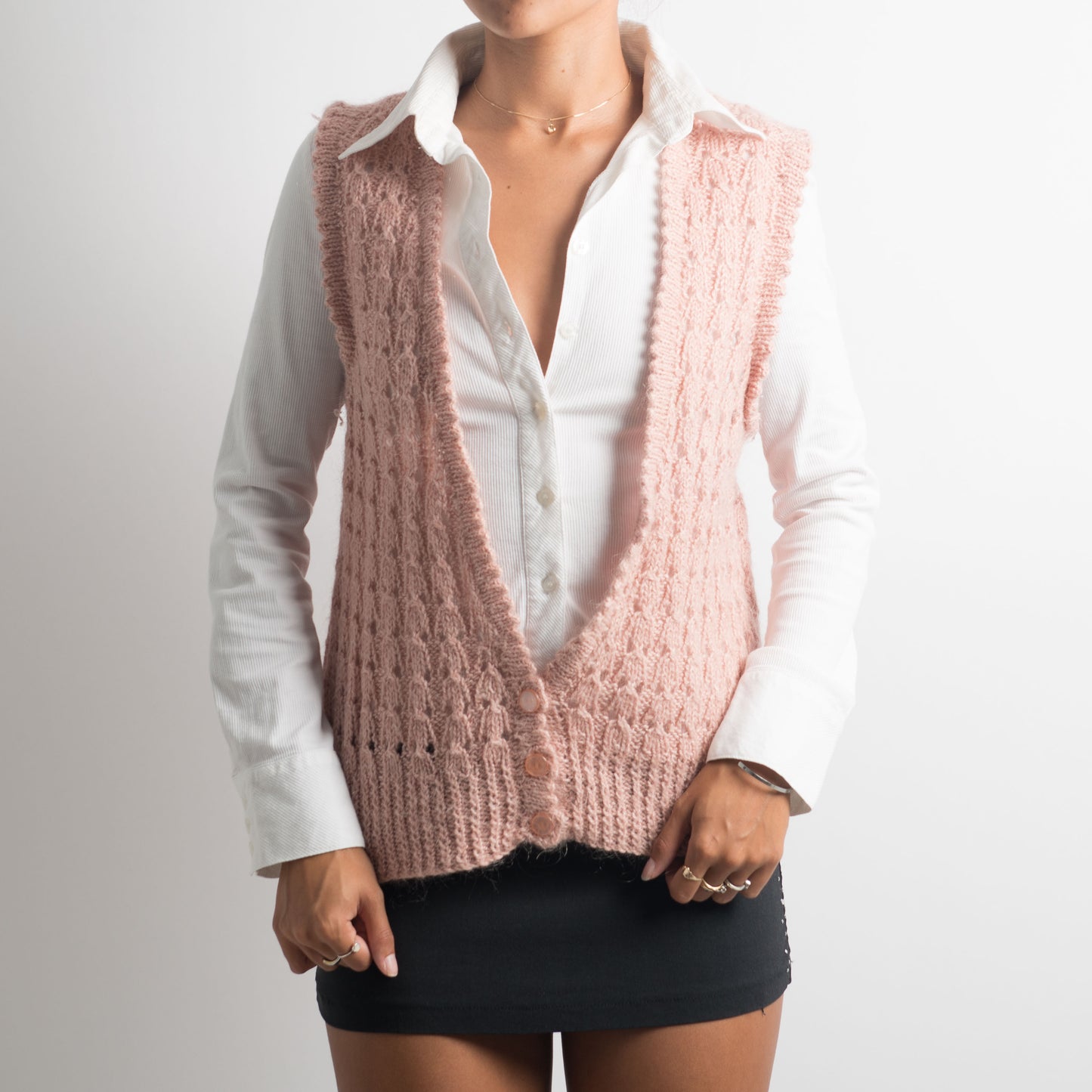 GILET EN TRICOT ROSE