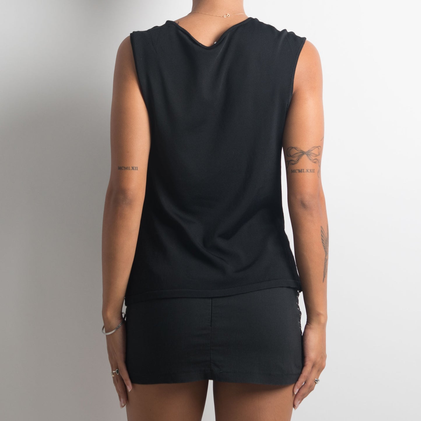 ASYMMETRIC BLACK TOP