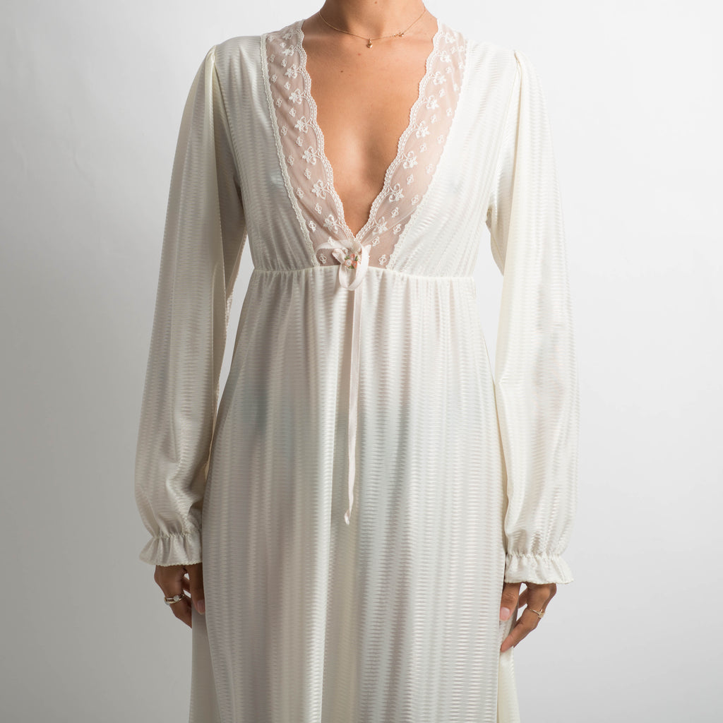 IVORY LONG SLEEVE NIGHTGOWN