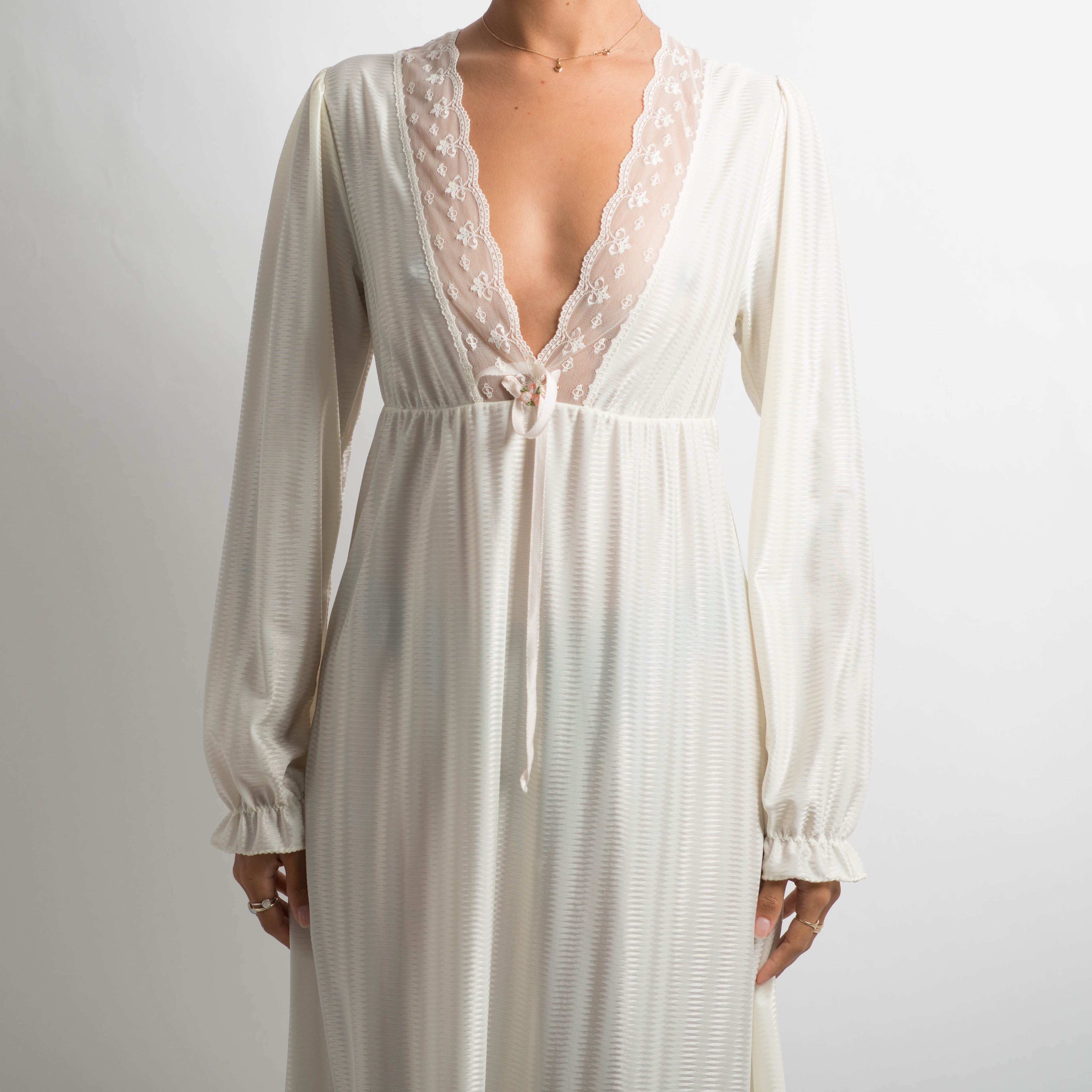 IVORY LONG SLEEVE NIGHTGOWN