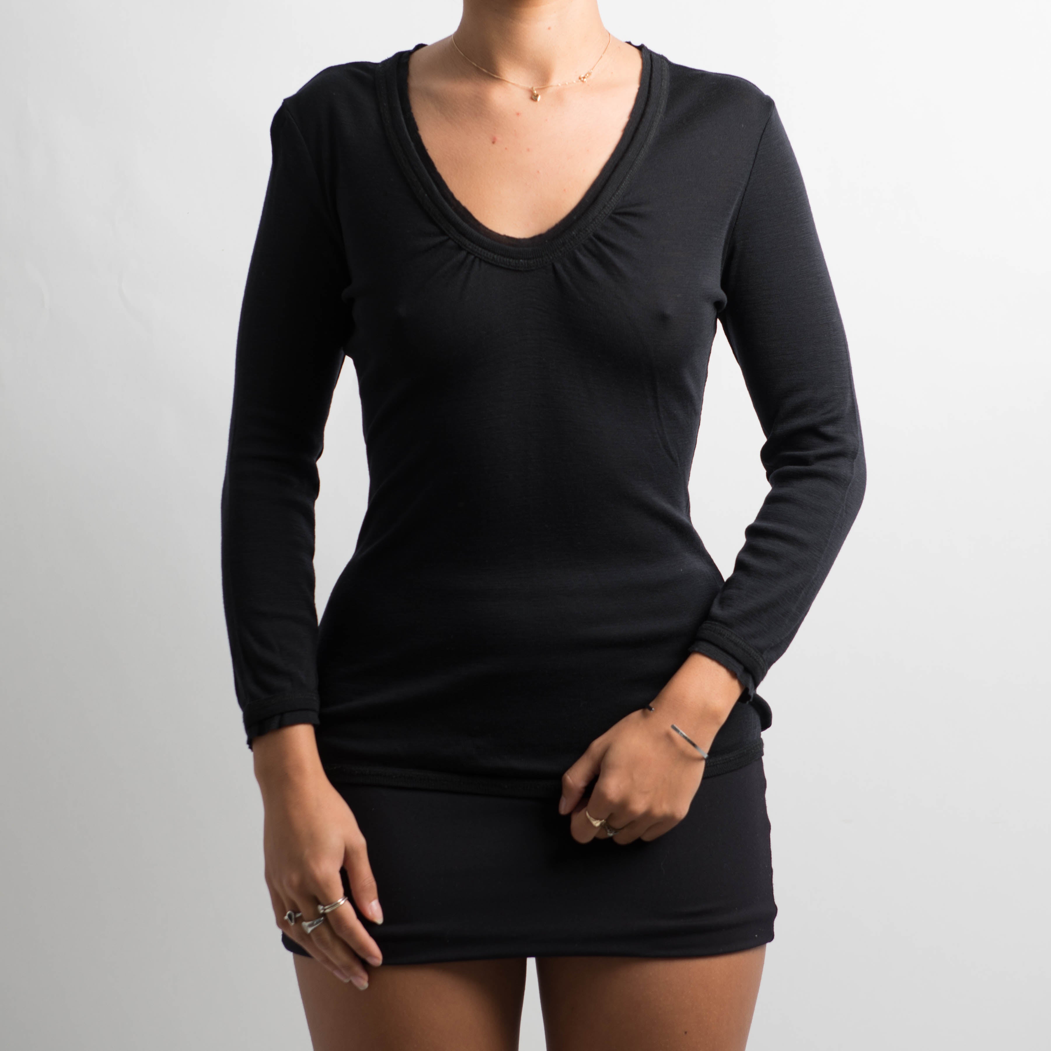 BLACK KNIT LONG SLEEVE TOP