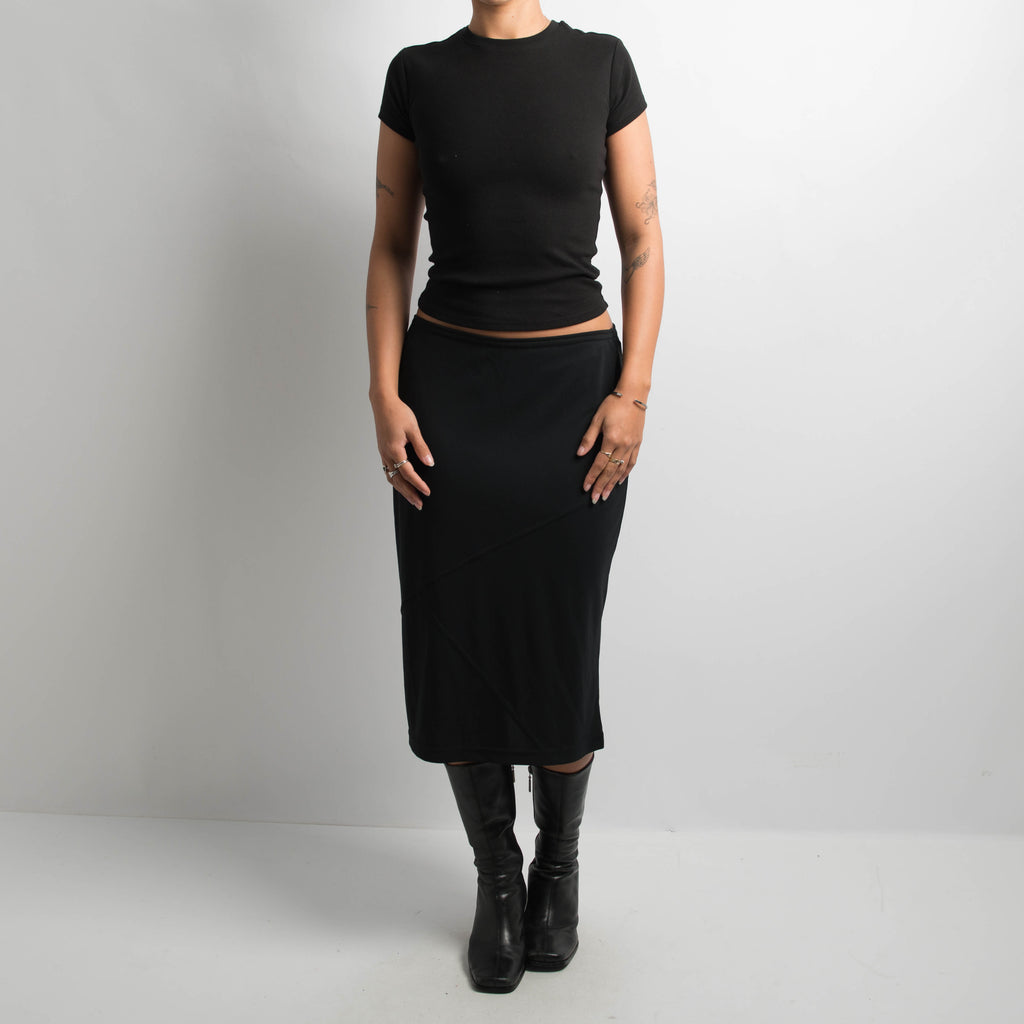 BLACK STRETCH MIDI SKIRT