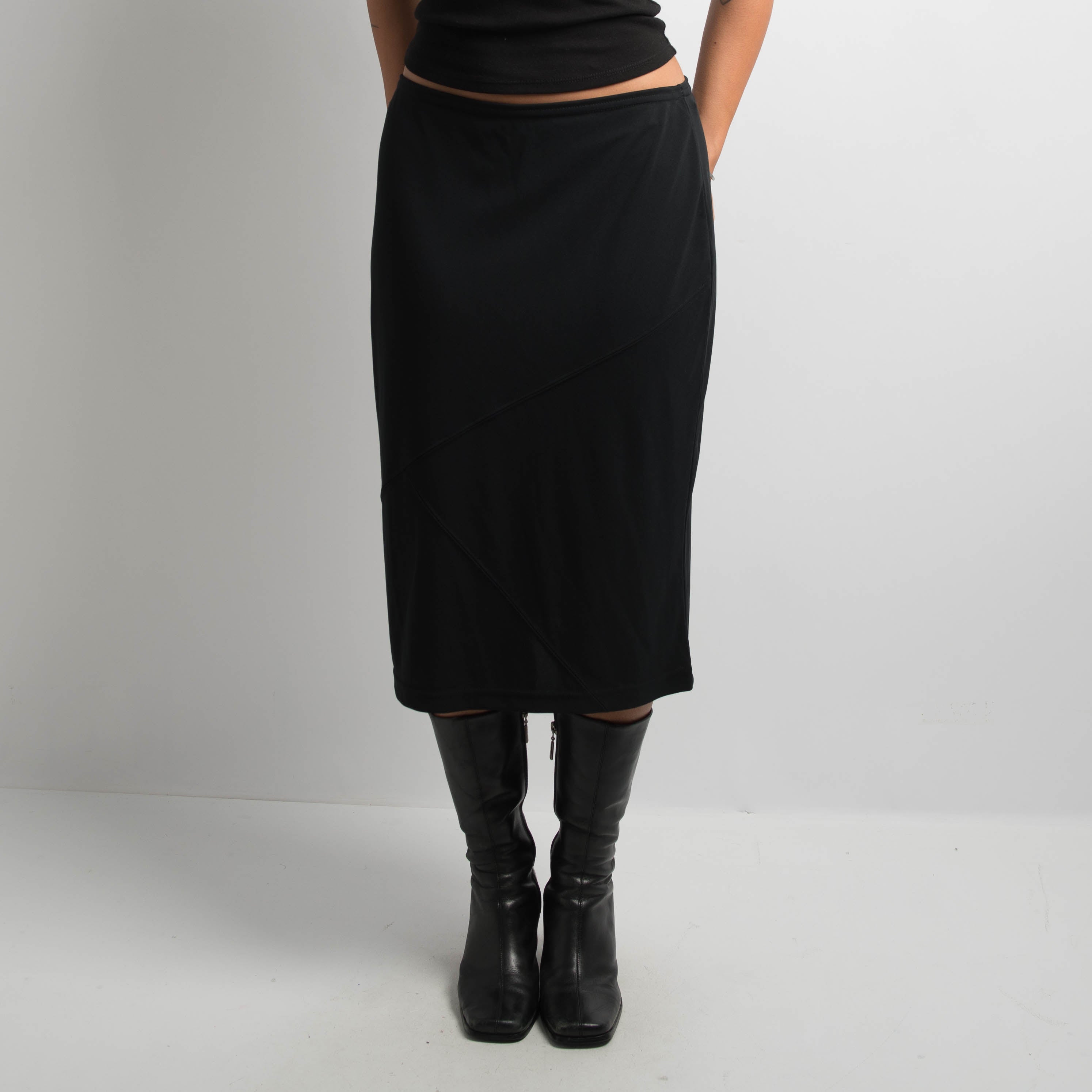 BLACK STRETCH MIDI SKIRT
