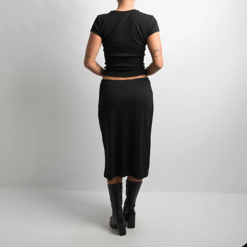 BLACK STRETCH MIDI SKIRT