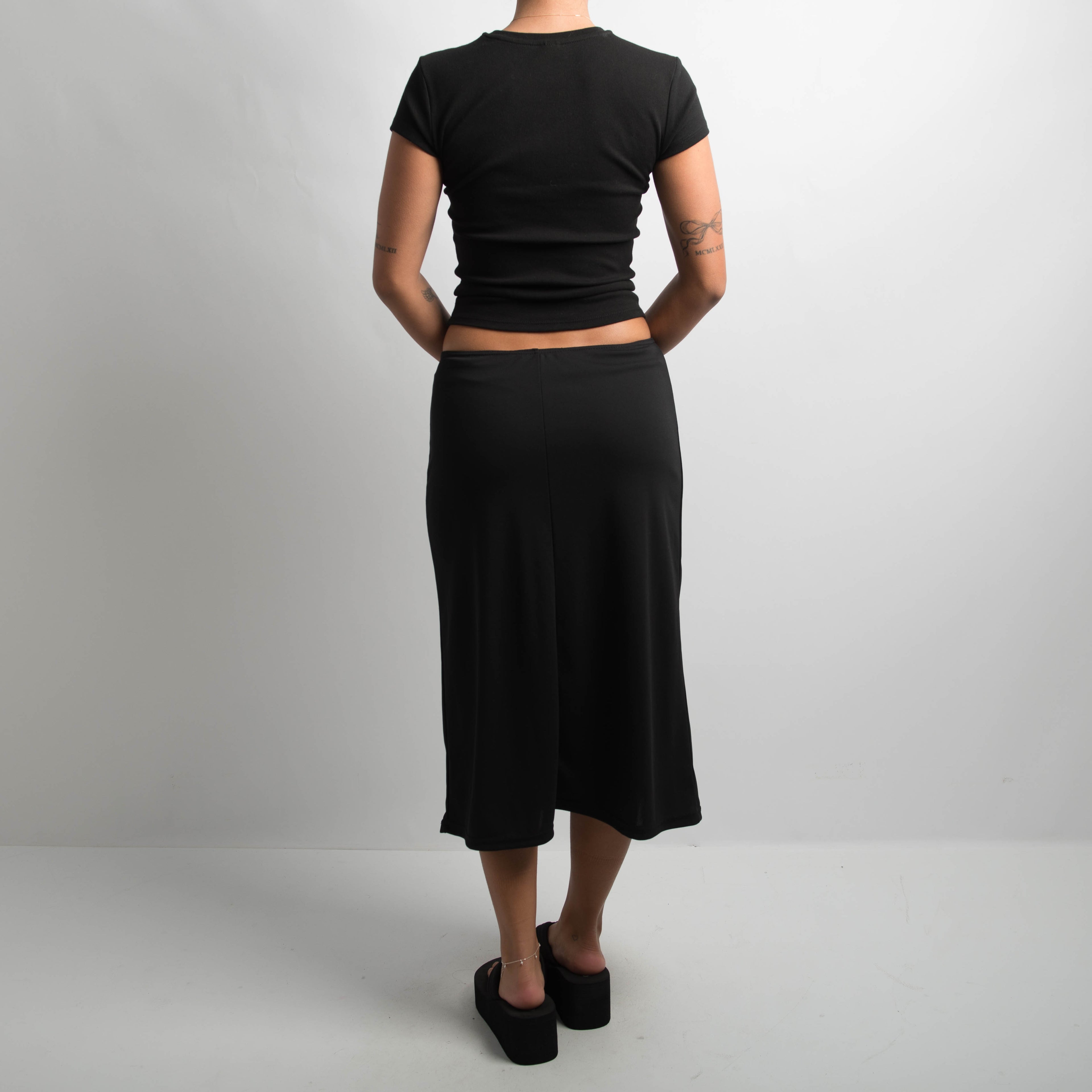 CLASSIC BLACK MIDI SKIRT