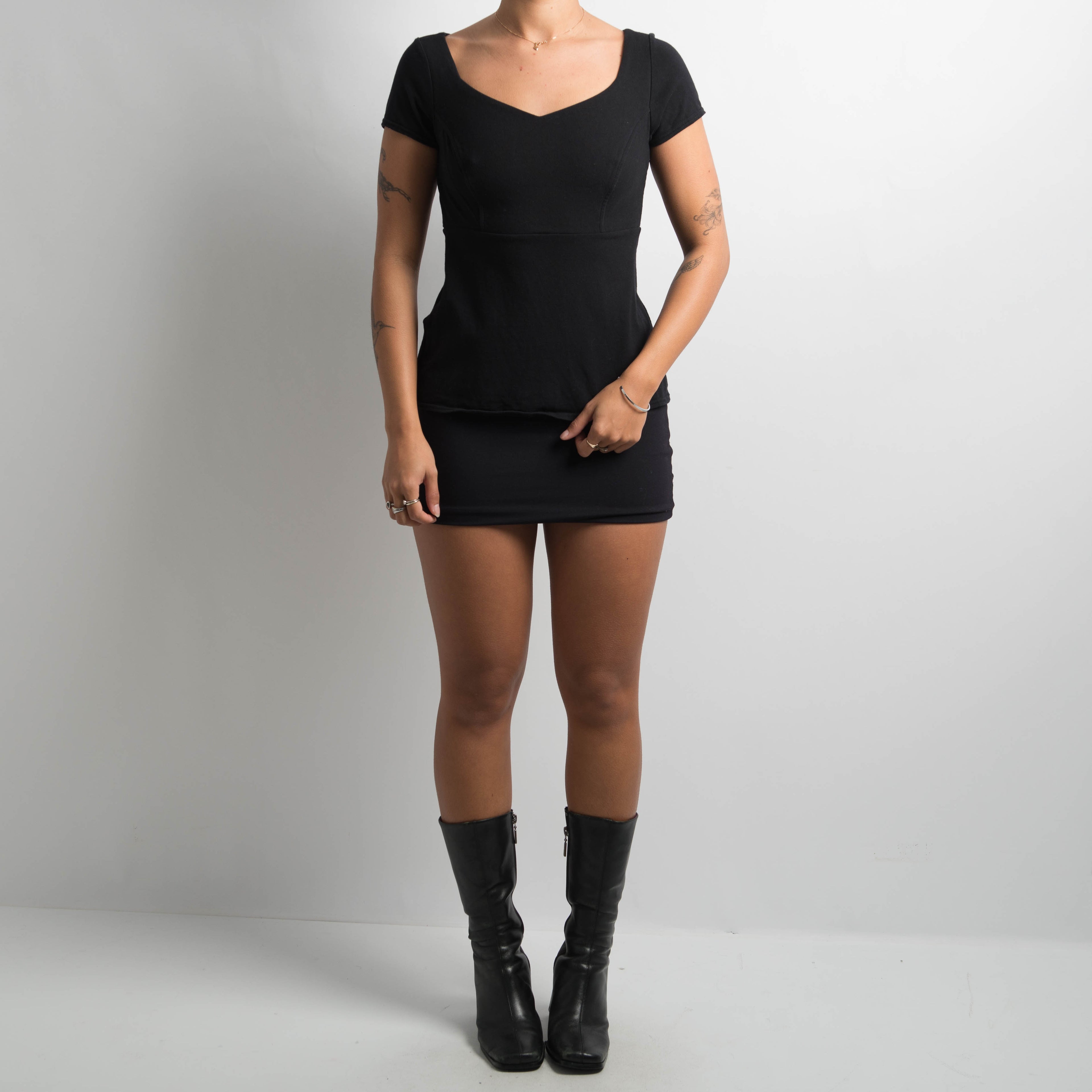 BLACK SHORT SLEEVE TOP
