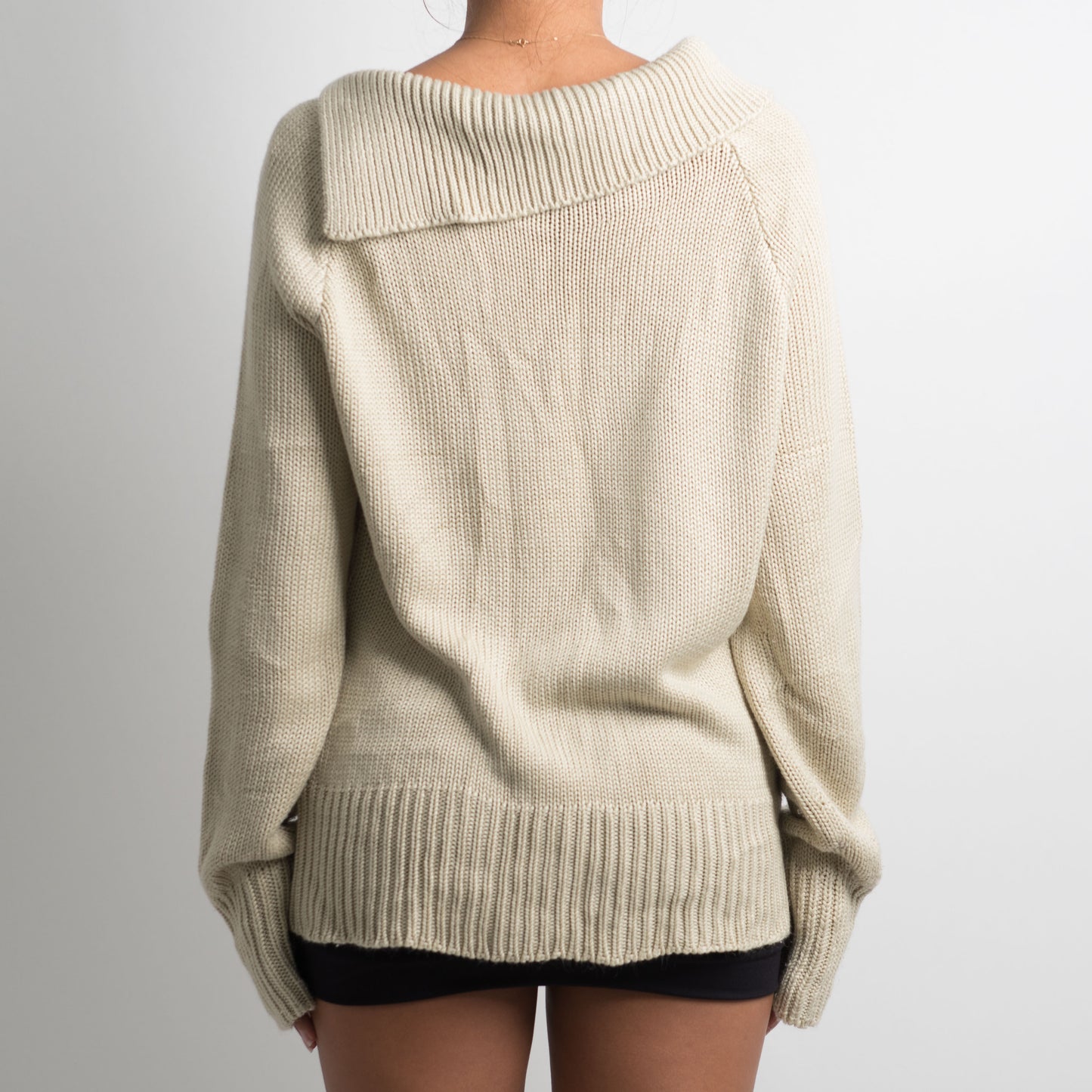 PULL EN MAILLE À LACETS CRÈME