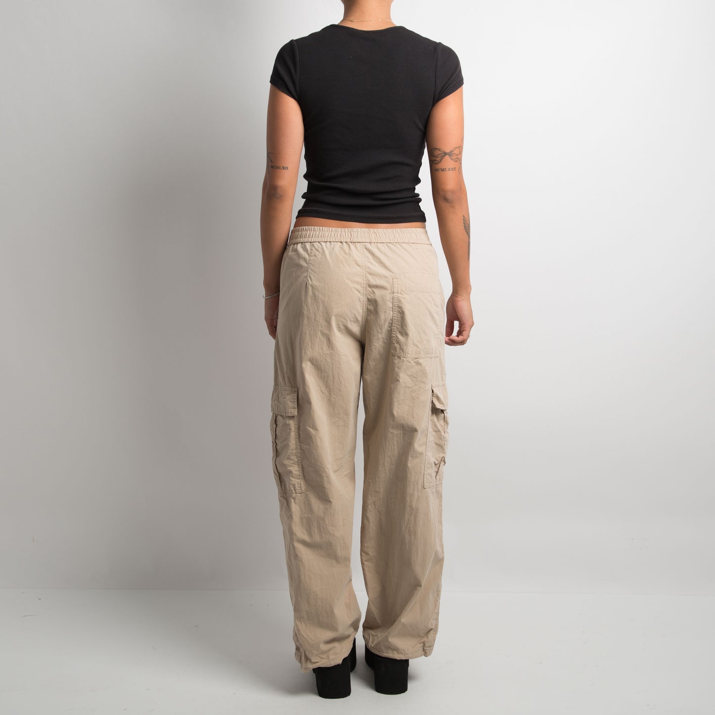 PANTALON CARGO EN NYLON BRUN