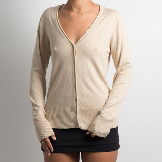 SOFT BEIGE BUTTON UP CARDIGAN