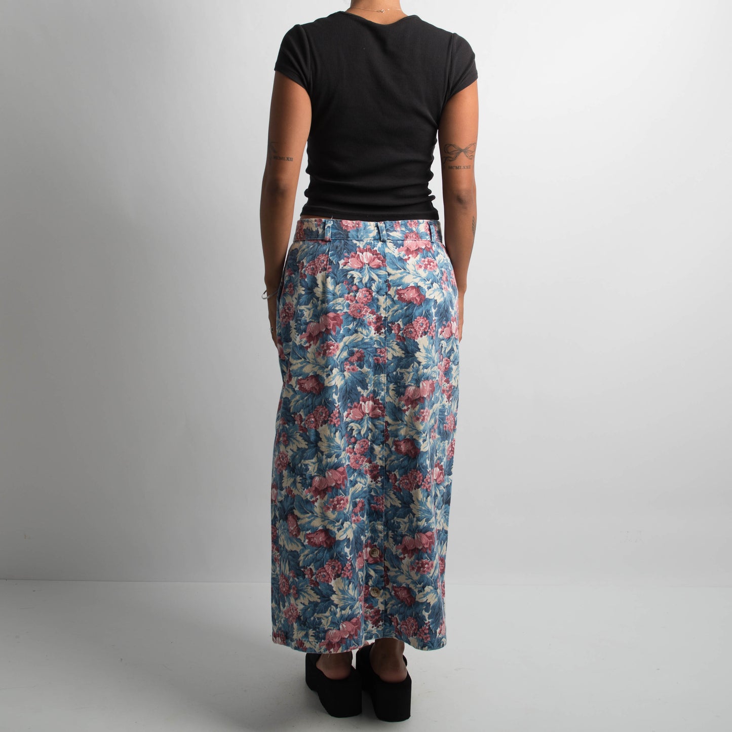 FLORAL DENIM LONGLINE SKIRT