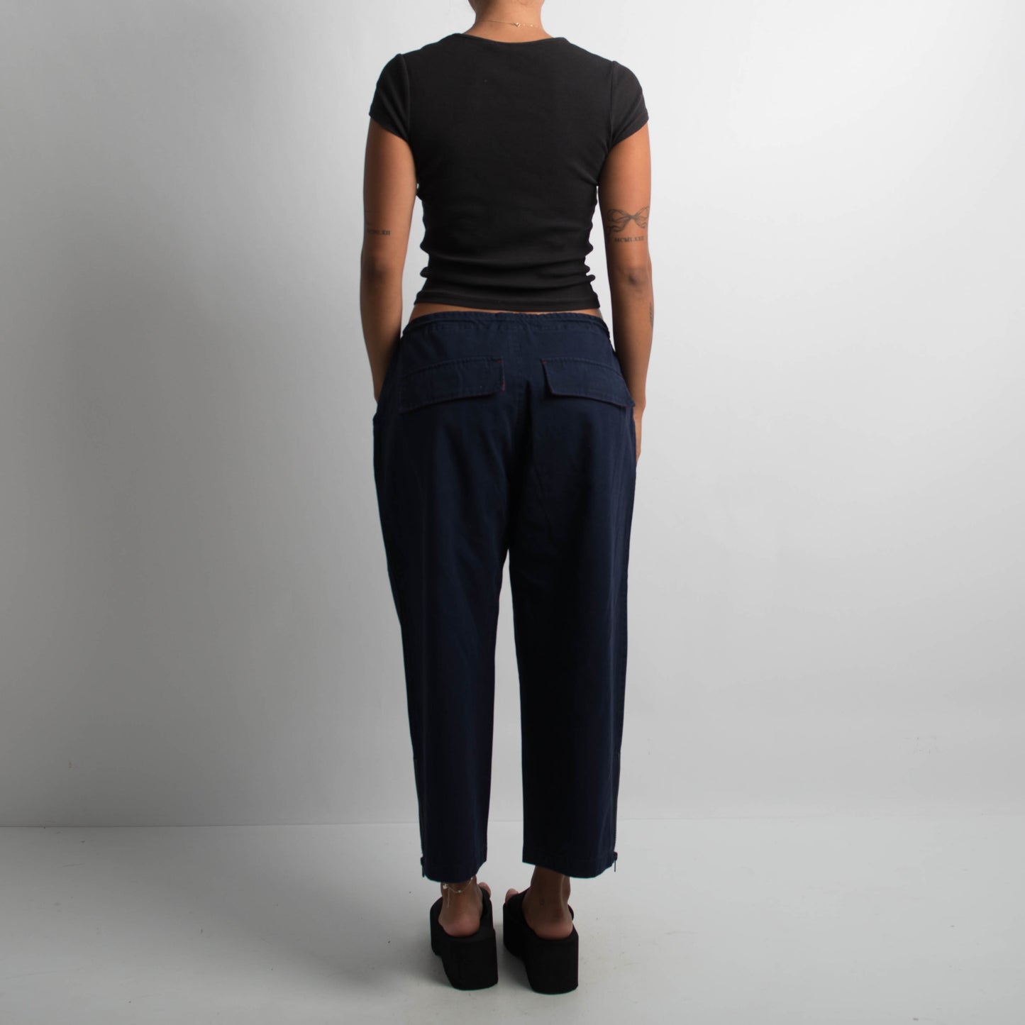 NAVY CROPPED PANTS