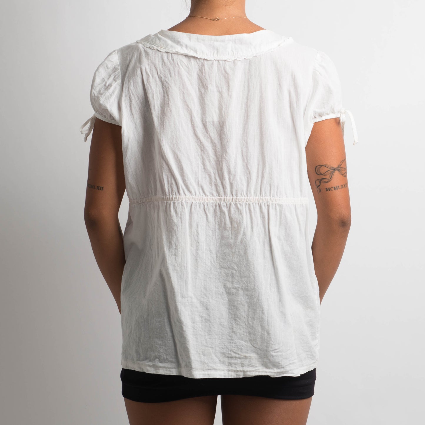 WHITE SHORT SLEEVE BLOUSE