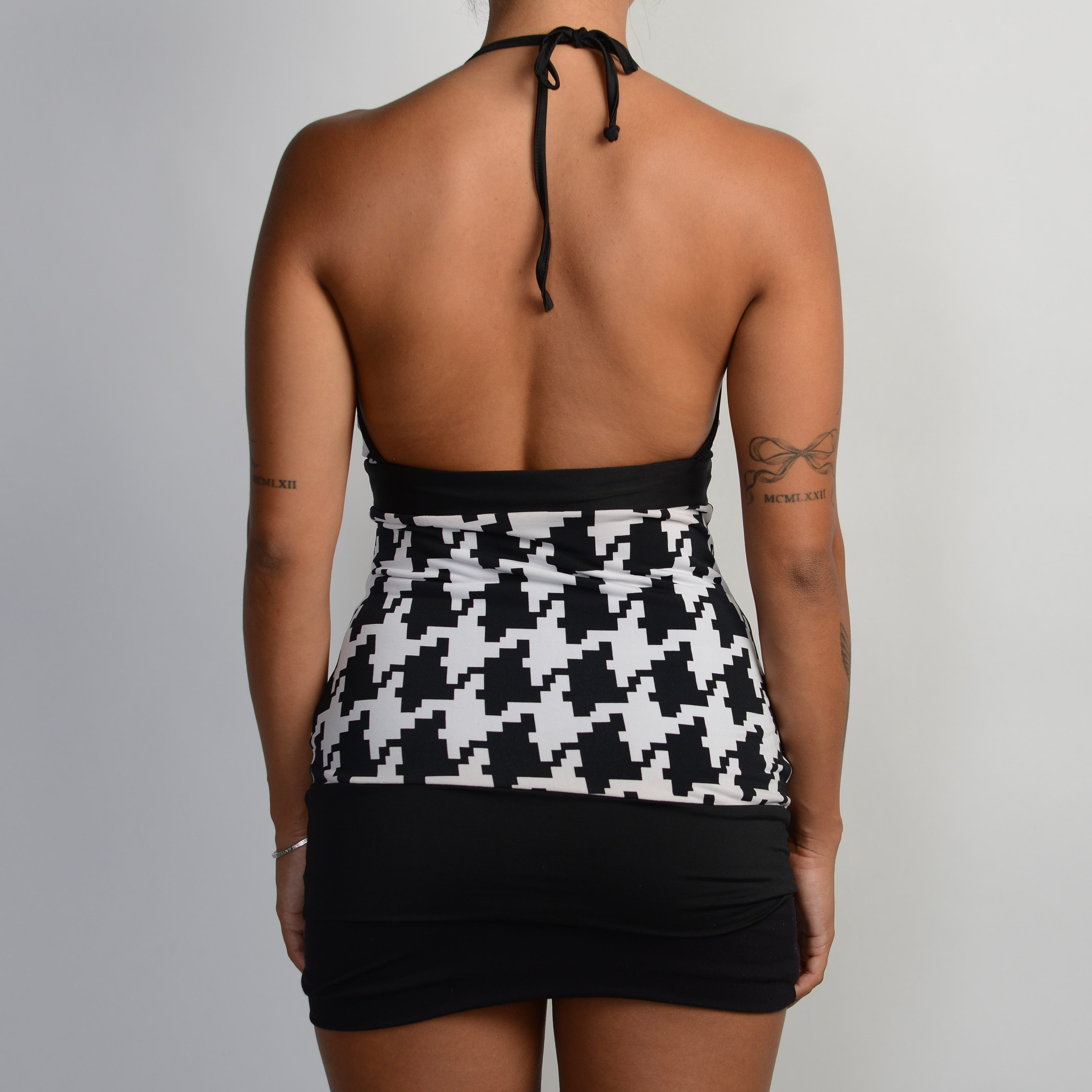 HOUNDSTOOTH HALTER TOP