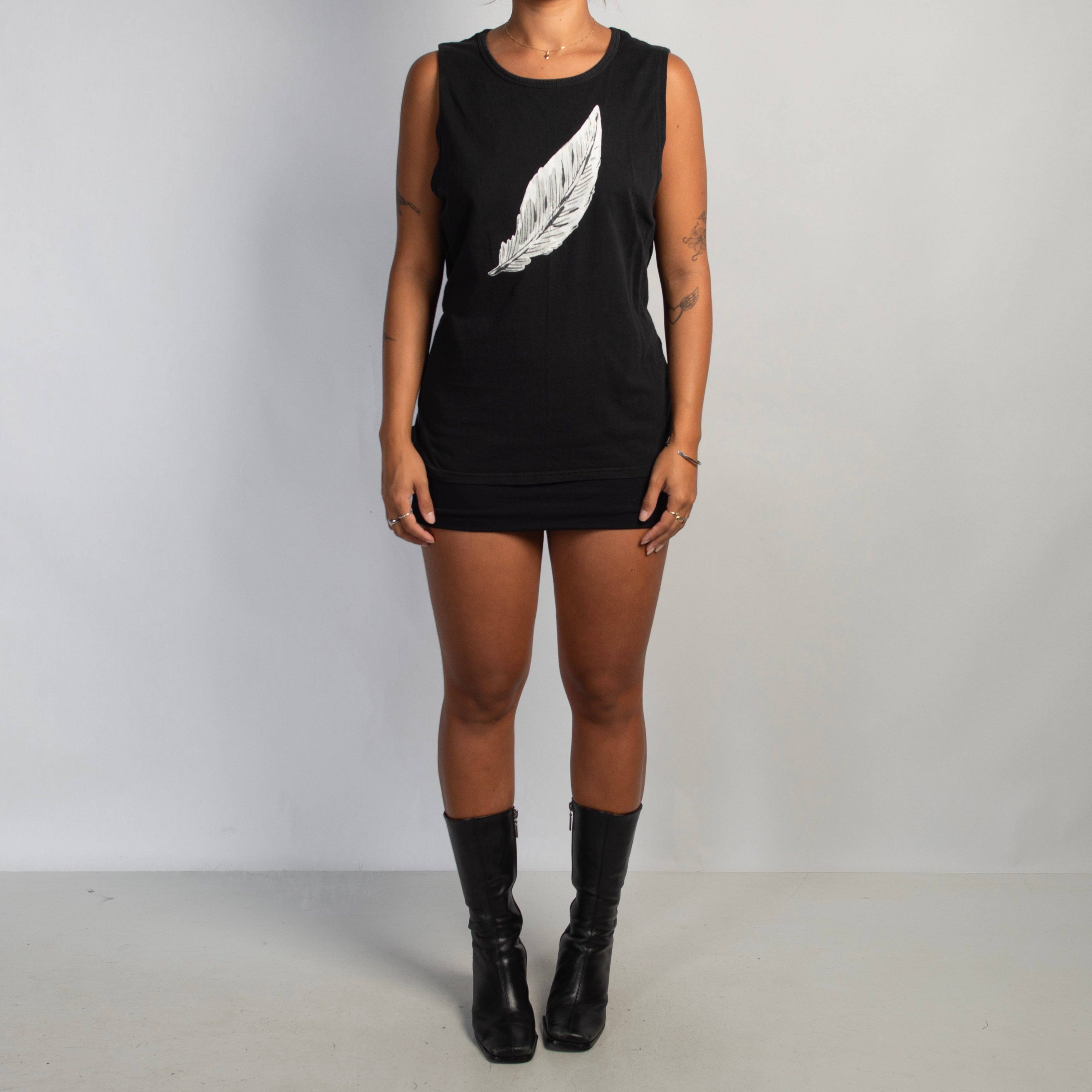 FEATHER SLEEVELESS TOP