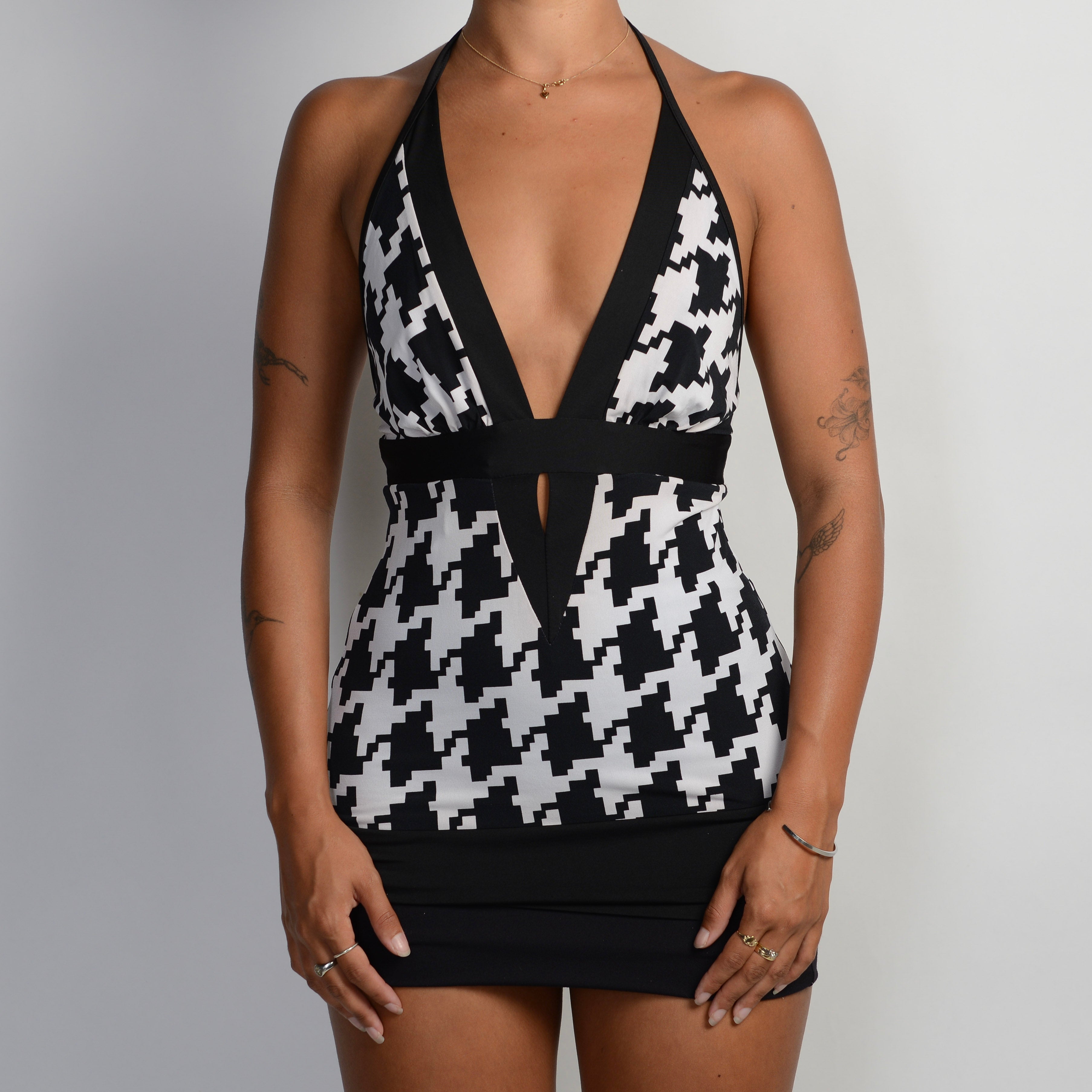 HOUNDSTOOTH HALTER TOP