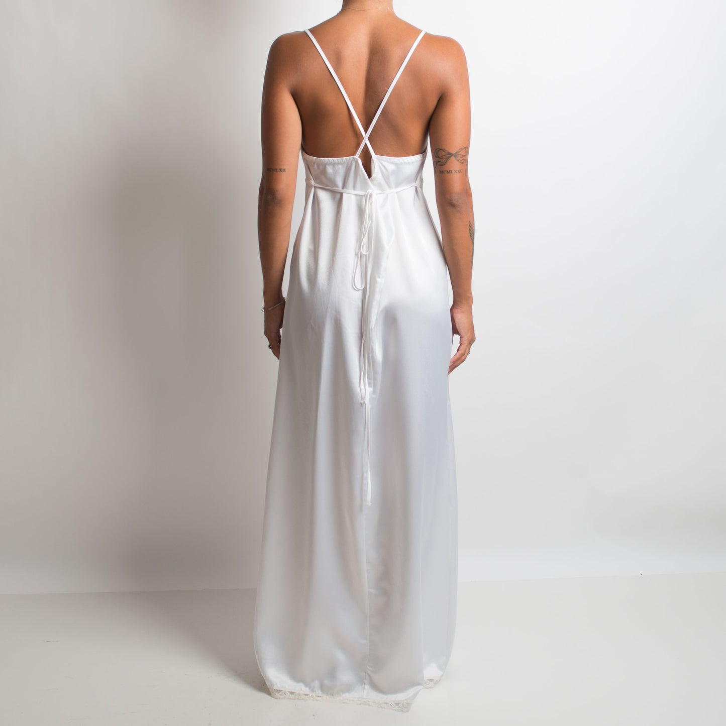 ROBE LONGUE EN SATIN BLANC