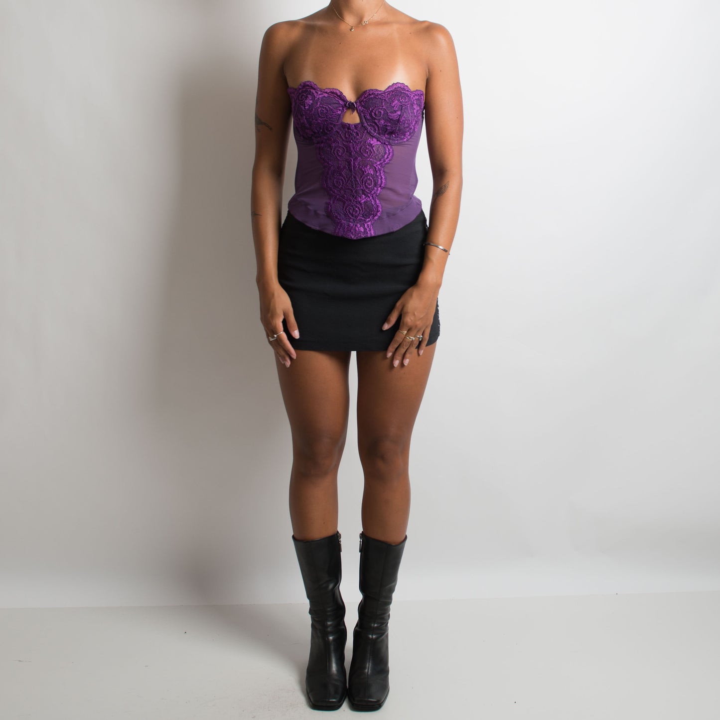 BUSTIER EN DENTELLE VIOLETTE