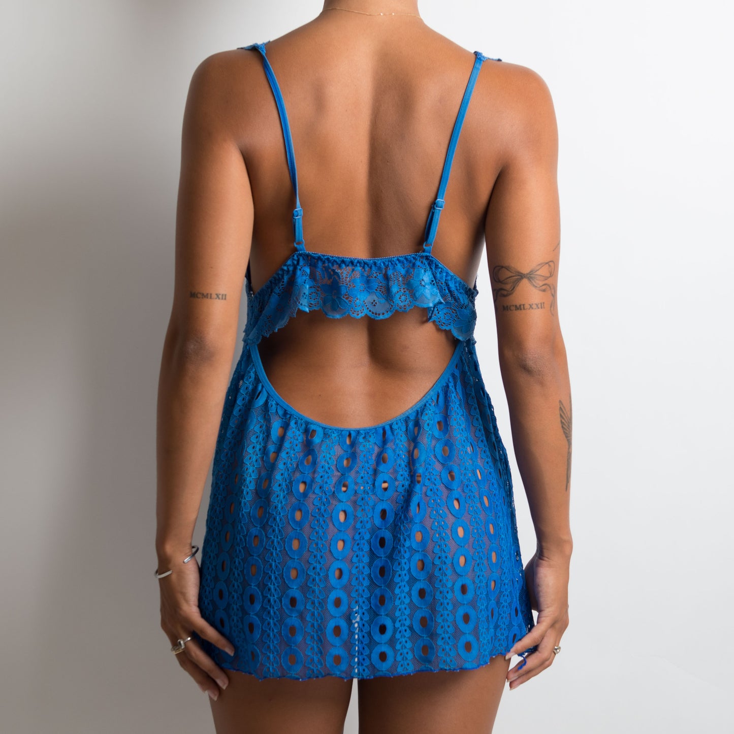 ROBE MINI EN DENTELLE BLEUE