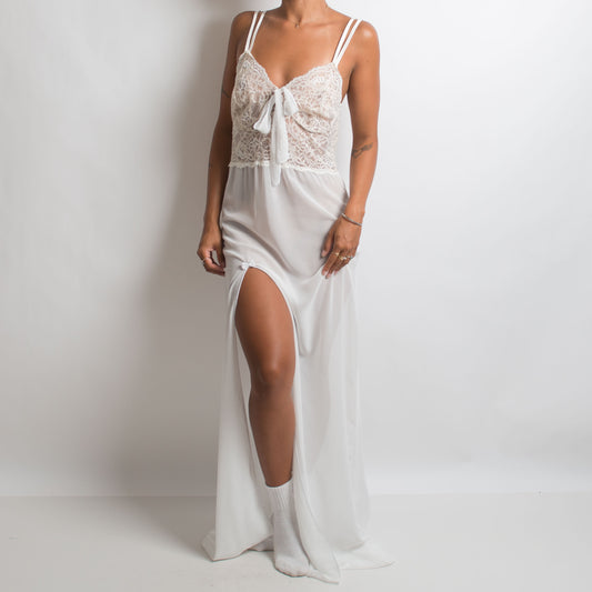 ROBE LONGUE BLANCHE TRANSPARENTE